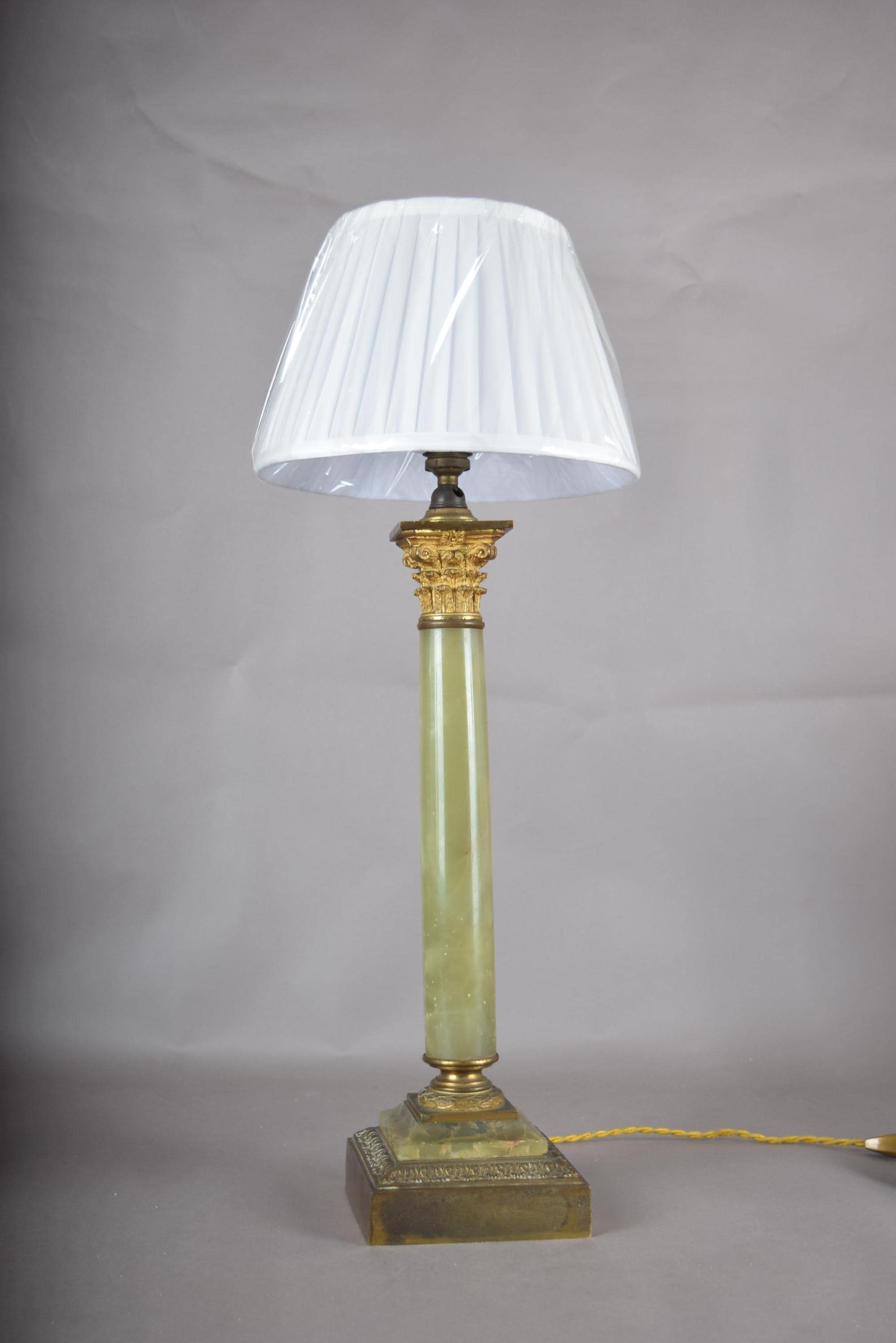Vintage 1930s Green Onyx Column Table Lamp – Gold-Plated Corinthian Capital, Neoclassical Statement Lighting
