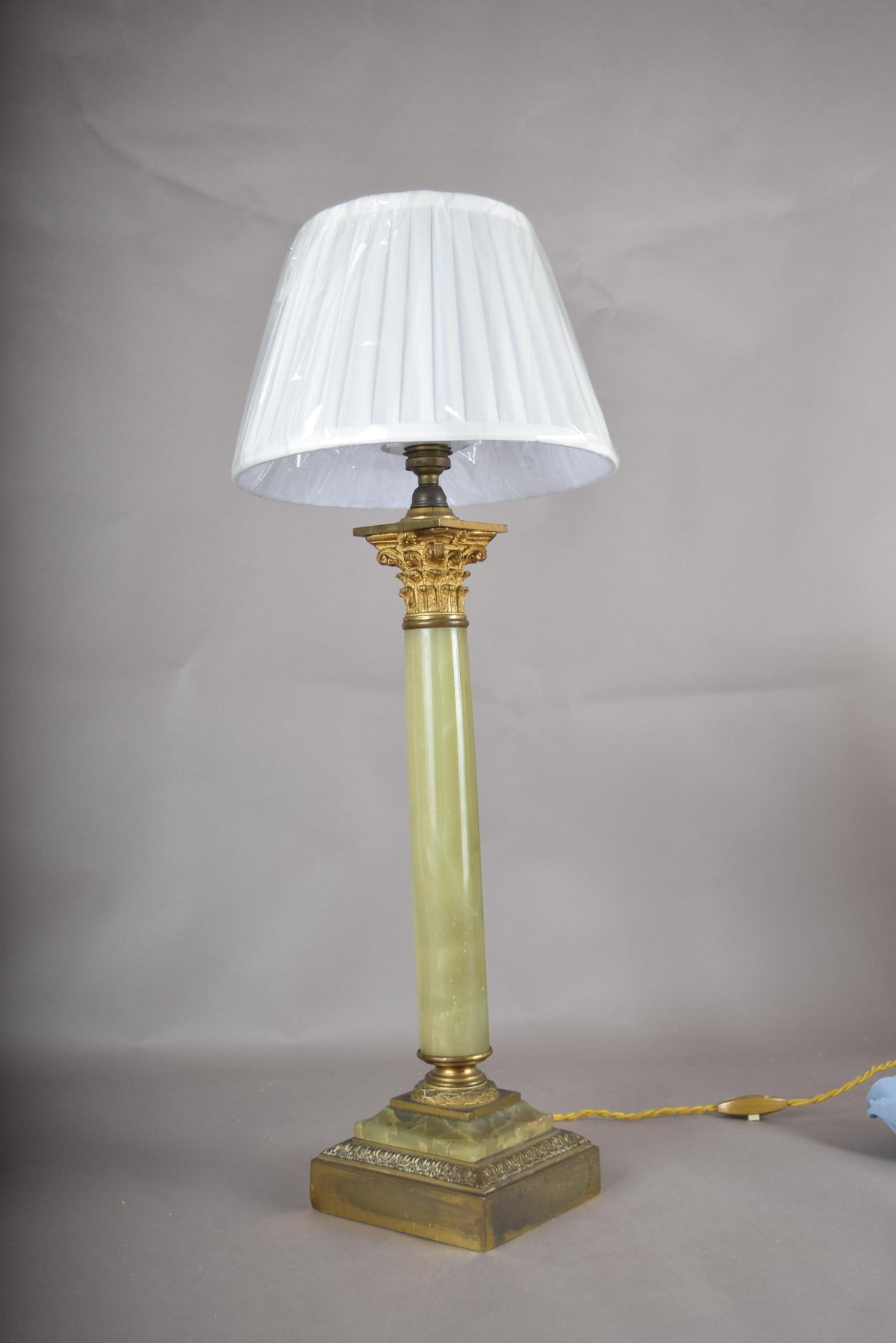 Vintage 1930s Green Onyx Column Table Lamp – Gold-Plated Corinthian Capital, Neoclassical Statement Lighting