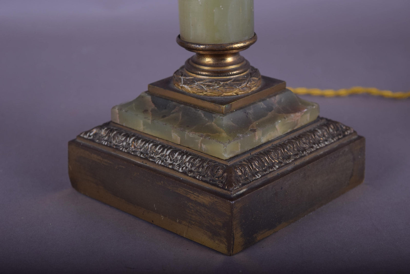 Vintage 1930s Green Onyx Column Table Lamp – Gold-Plated Corinthian Capital, Neoclassical Statement Lighting