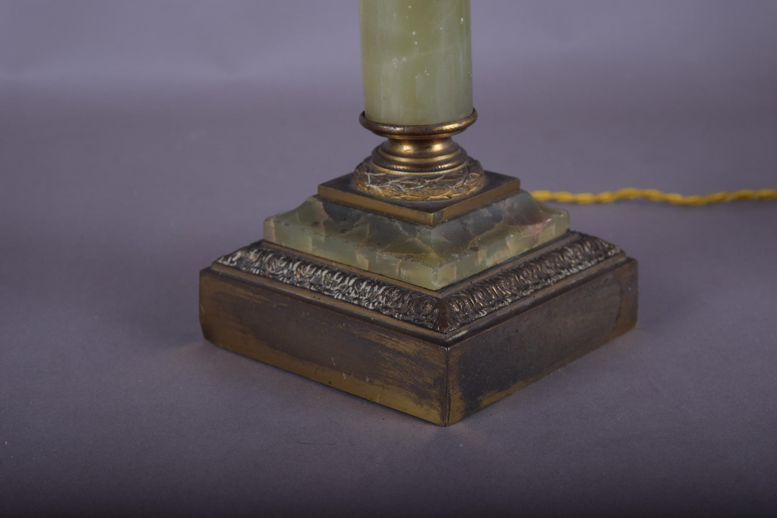 Vintage 1930s Green Onyx Column Table Lamp – Gold-Plated Corinthian Capital, Neoclassical Statement Lighting