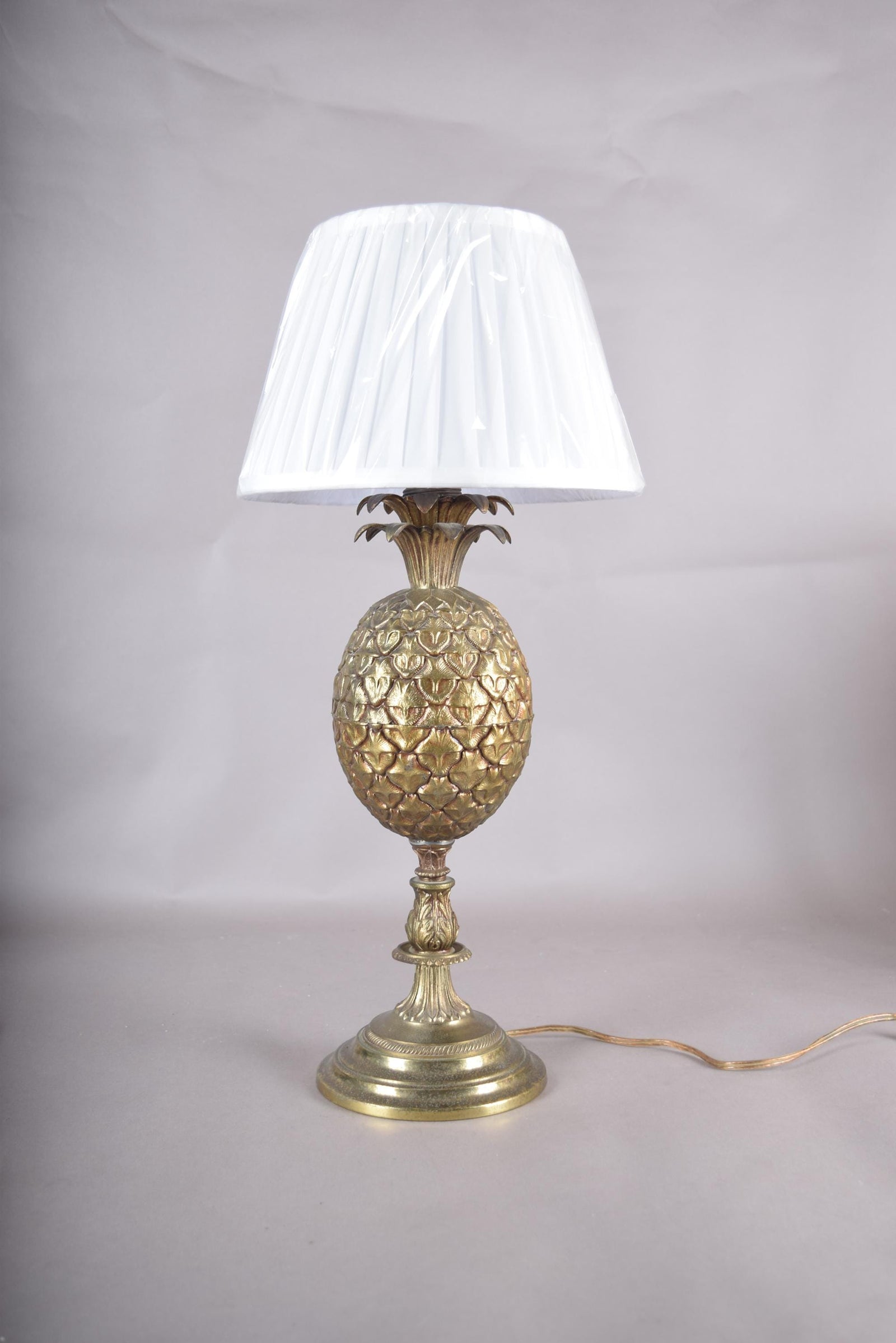 Vintage Brass Pineapple Table Lamp | Classic Hospitality Symbol | Gold-Tone Statement Lighting | Circa 1950s
