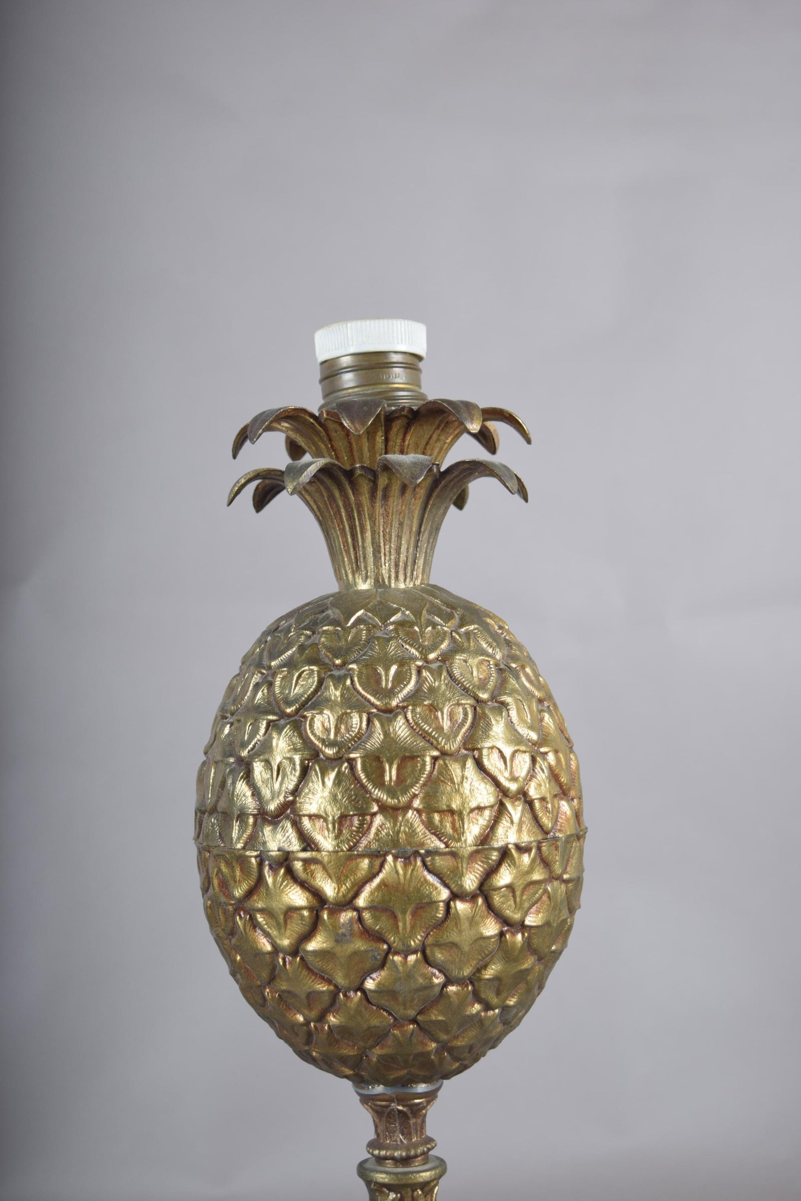 Vintage Brass Pineapple Table Lamp | Classic Hospitality Symbol | Gold-Tone Statement Lighting | Circa 1950s