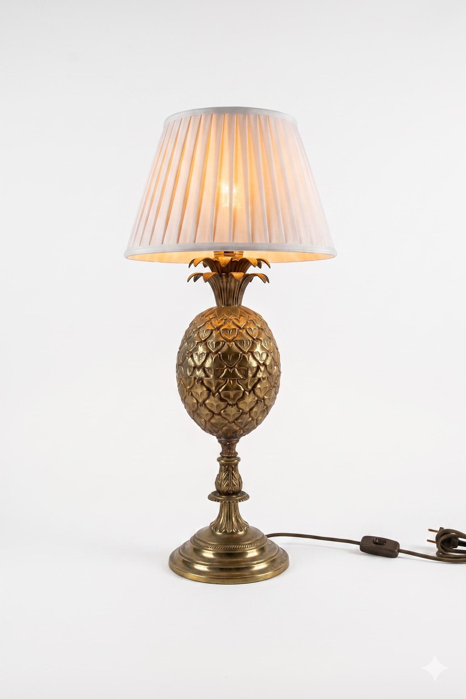 Vintage Brass Pineapple Table Lamp | Classic Hospitality Symbol | Gold-Tone Statement Lighting | Circa 1950s