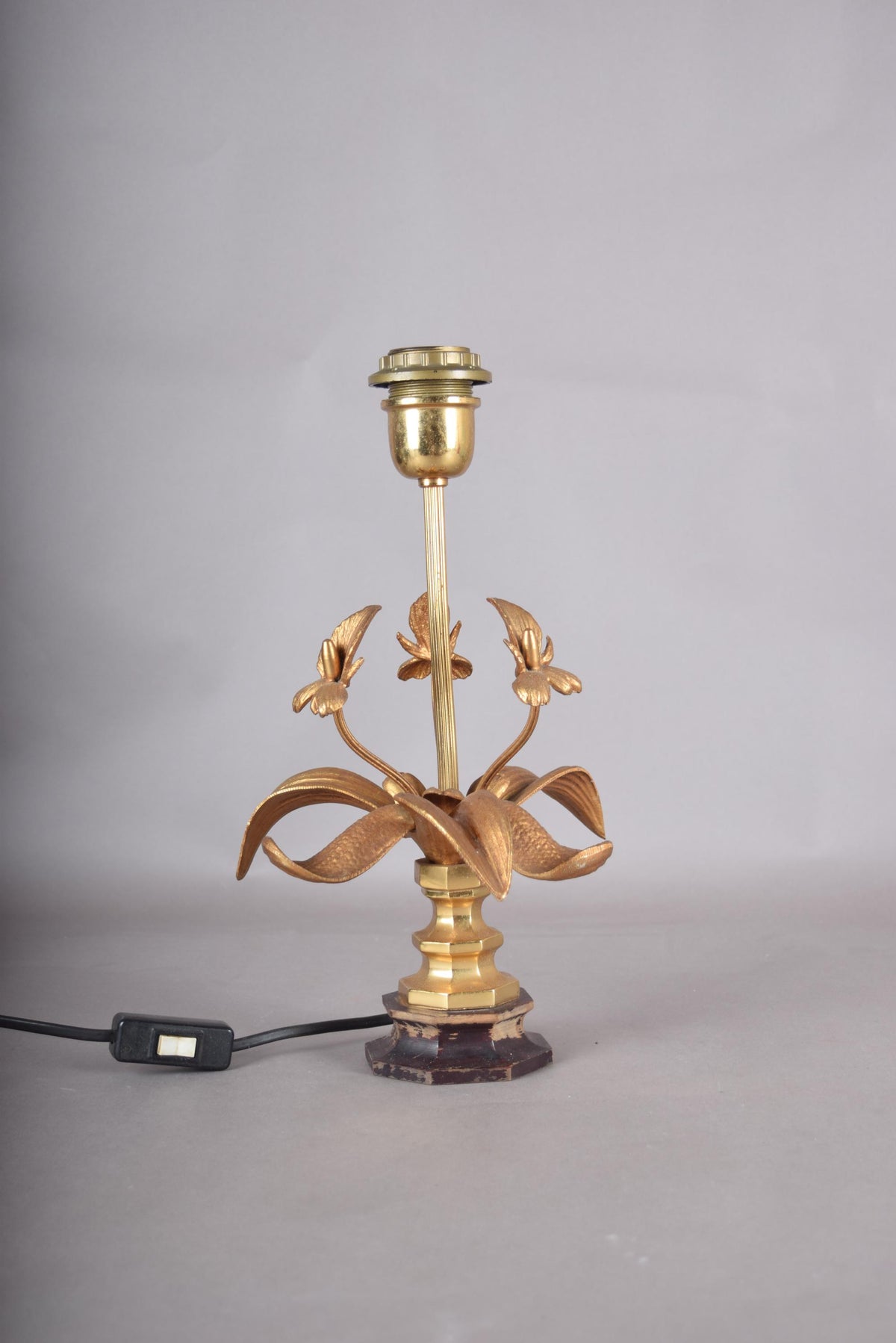 Vintage Brass Table Lamp, Floral and Leaf Motif, Wooden Base, 1970s