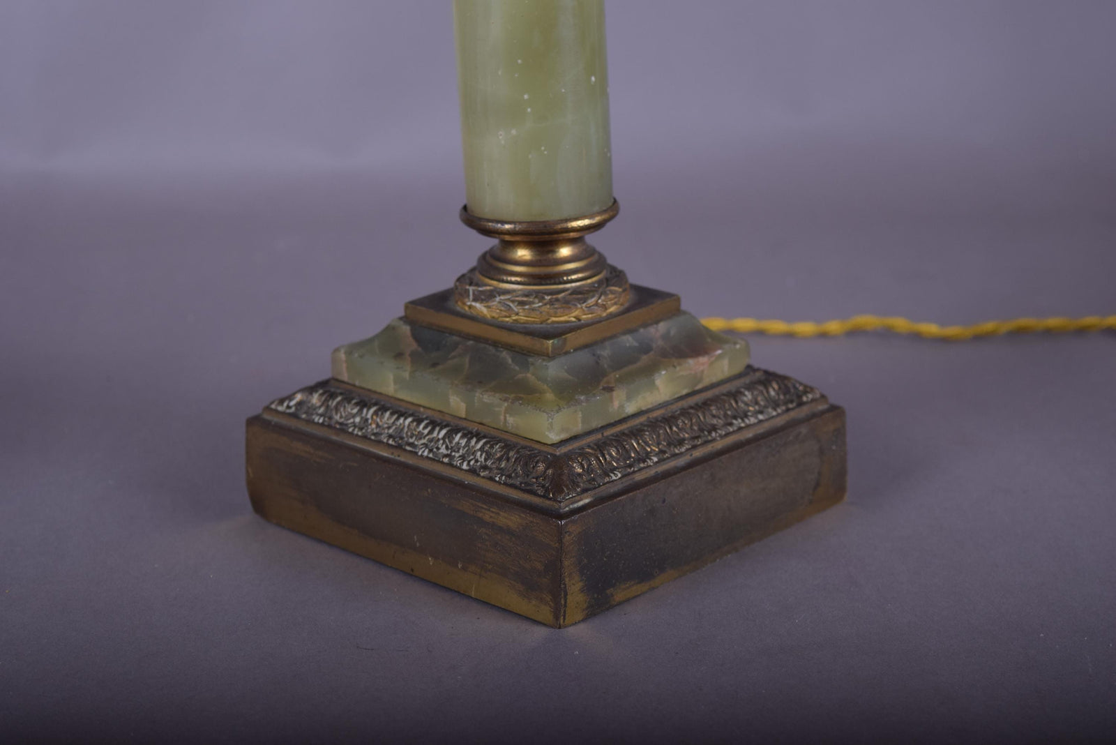 Vintage 1930s Green Onyx Column Table Lamp – Gold-Plated Corinthian Capital, Neoclassical Statement Lighting