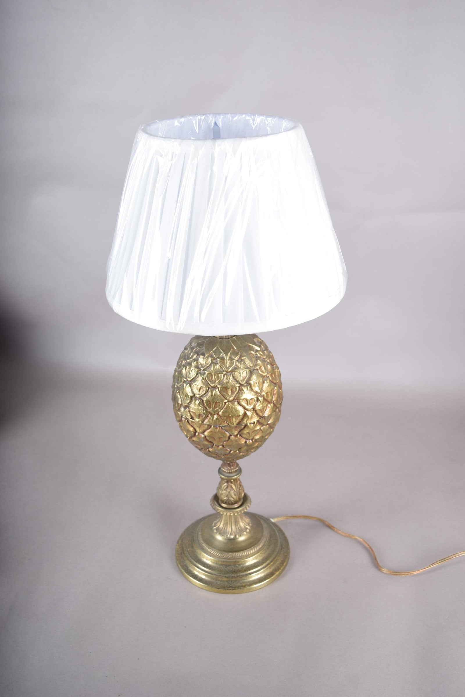 Vintage Brass Pineapple Table Lamp | Classic Hospitality Symbol | Gold-Tone Statement Lighting | Circa 1950s
