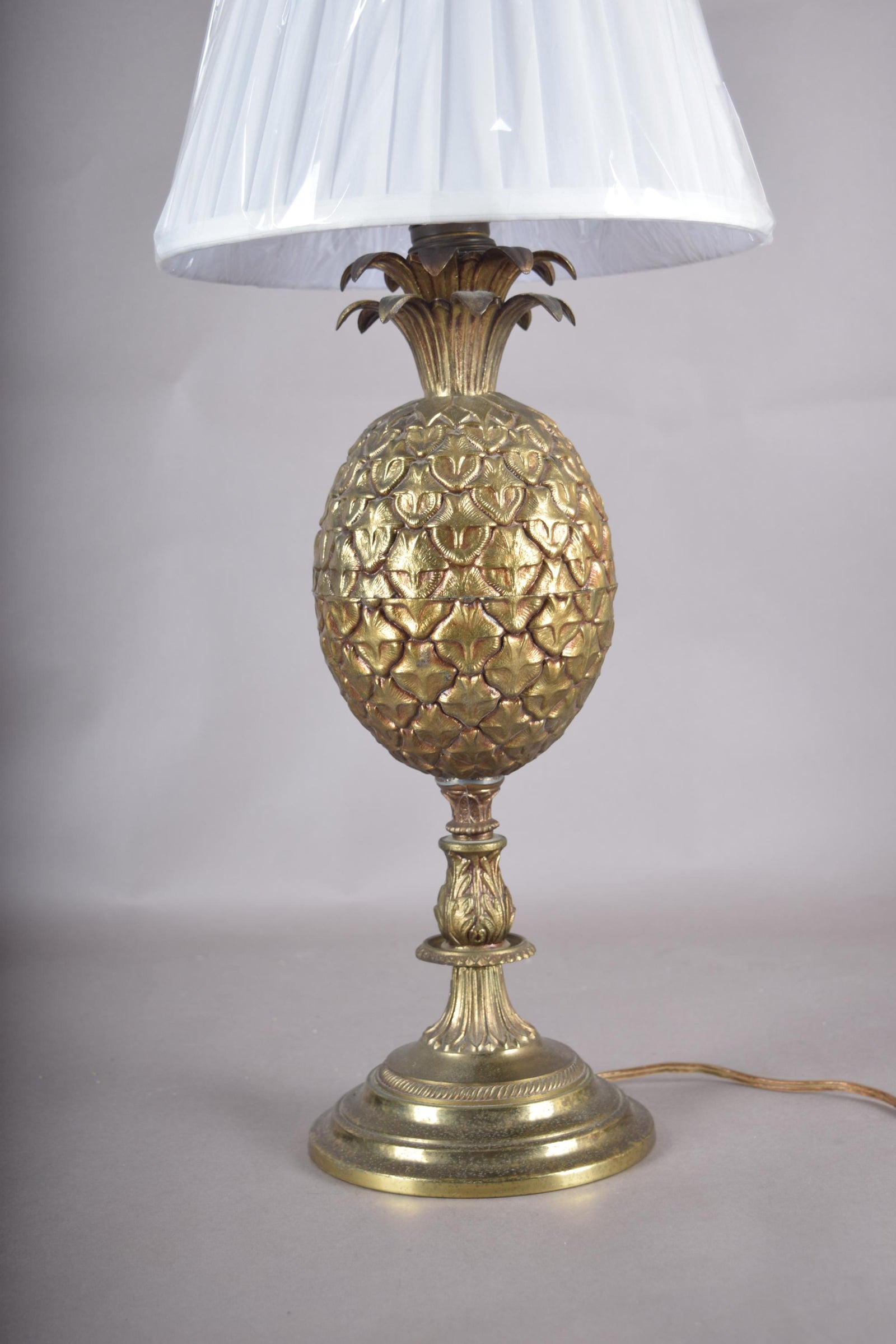 Vintage Brass Pineapple Table Lamp | Classic Hospitality Symbol | Gold-Tone Statement Lighting | Circa 1950s