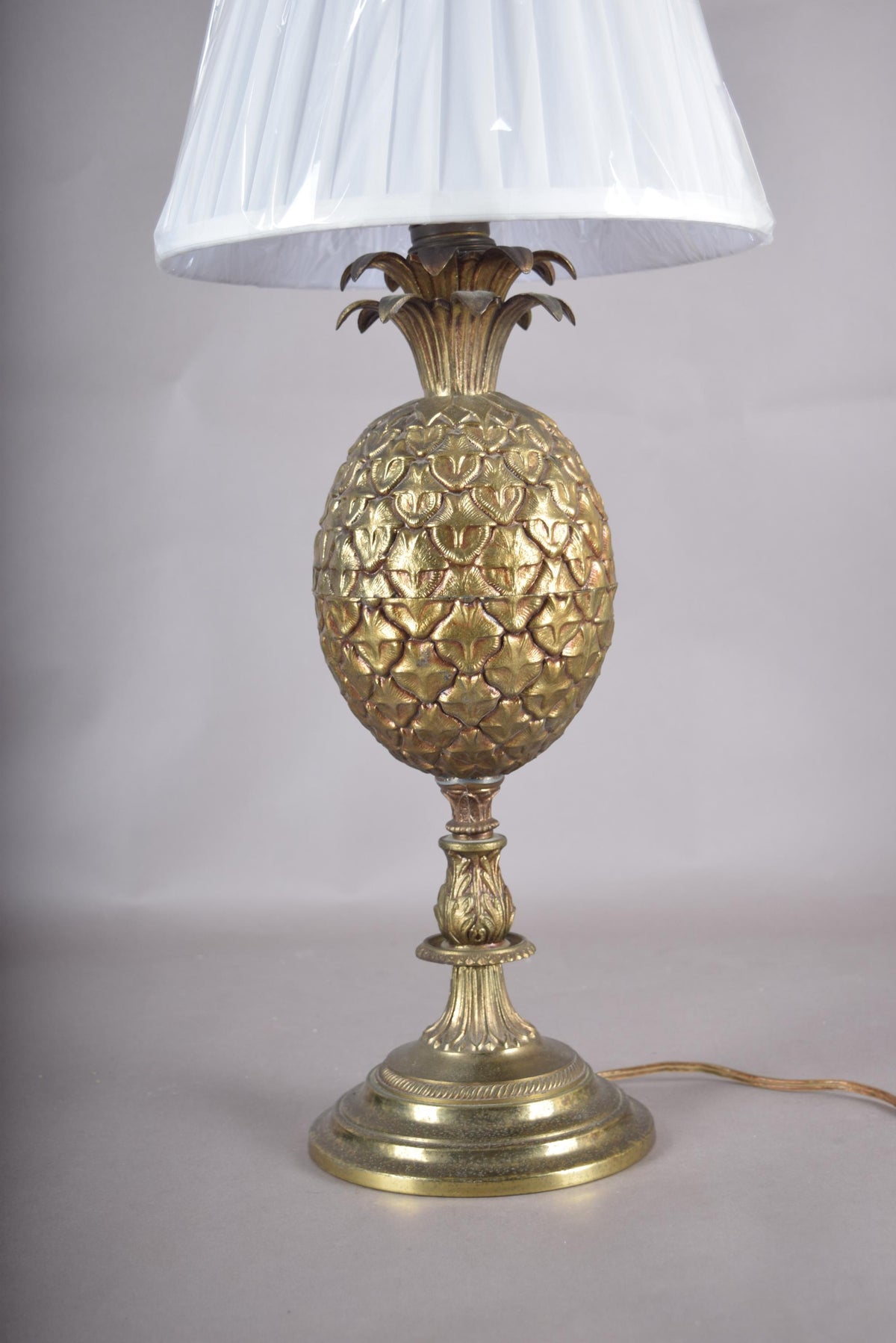 Vintage Brass Pineapple Table Lamp, Classic Hospitality Symbol, Gold-Tone Statement Lighting, Circa 1950s