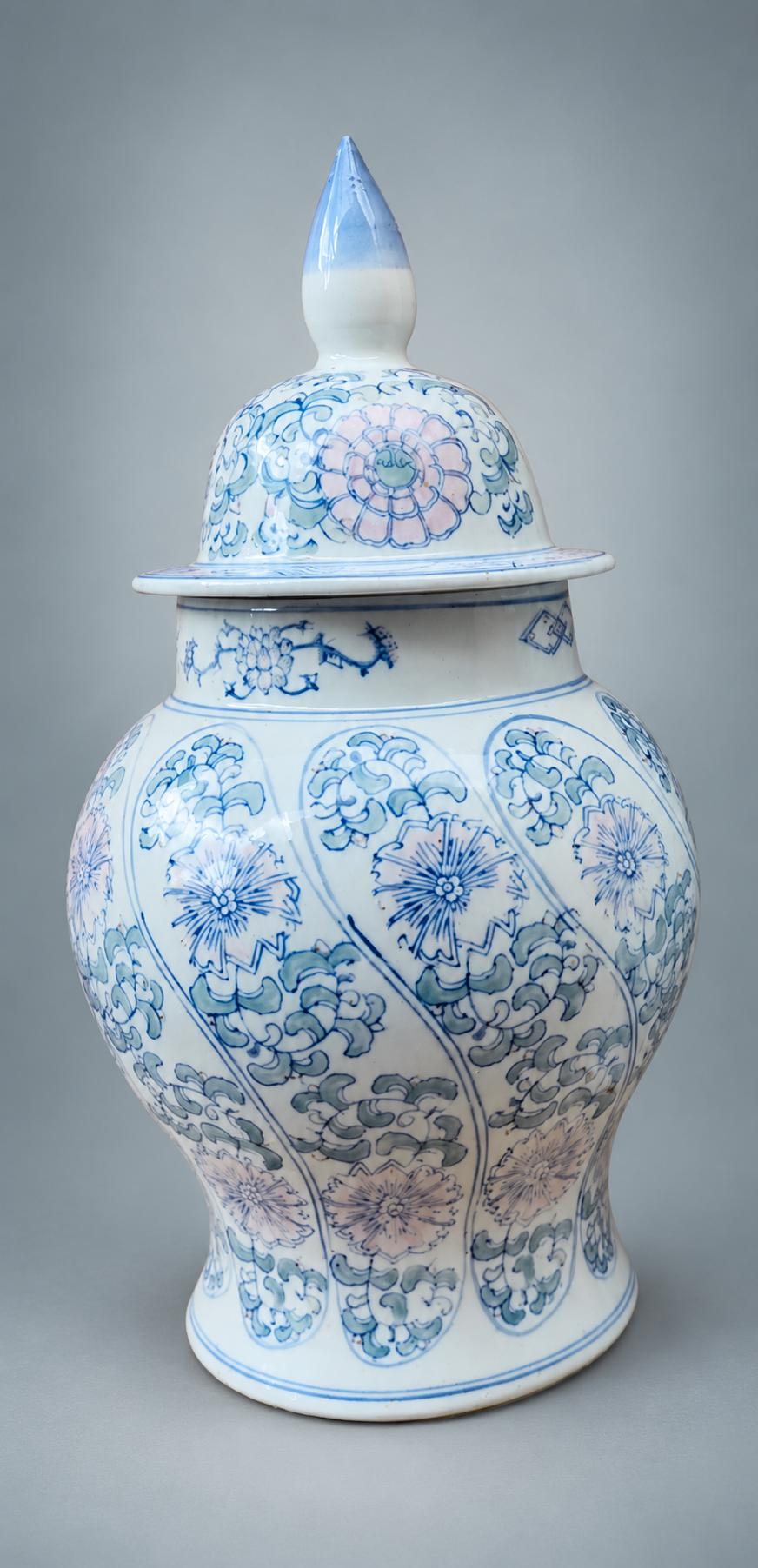 Pair of Large Blue and White Porcelain Ginger Jars, Kangxi-Style Decoration — 20th Century