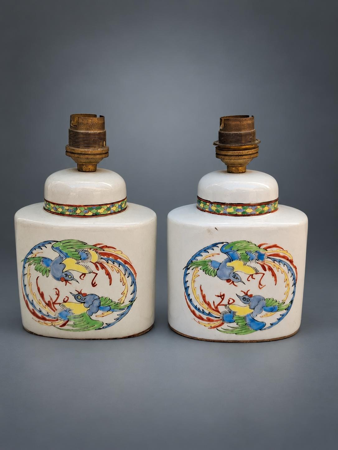 Pair of Small Chinoiserie Style Ceramic Lamps, Painted Phoenix Pair Decoration, Tea Caddy Form, Brass-Tone Fittings