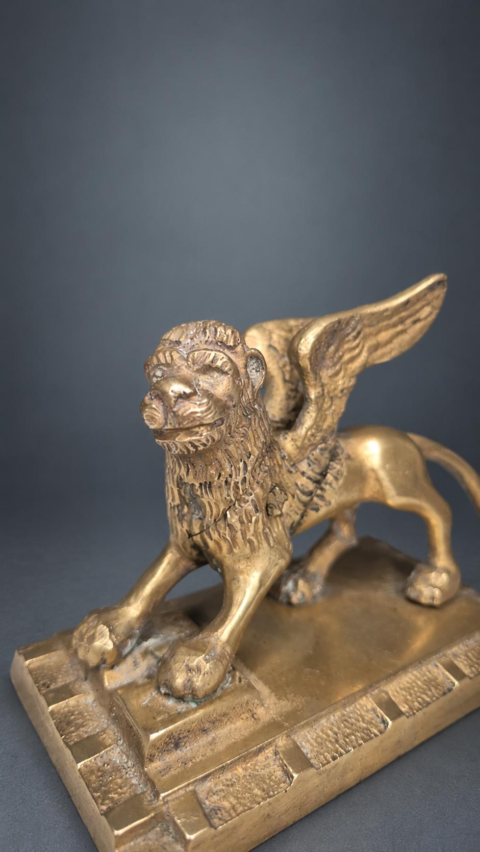 Winged Lion Figure in Patinated Metal on Stepped Base, Lion of Saint Mark Style, Desk Ornament or Paperweight