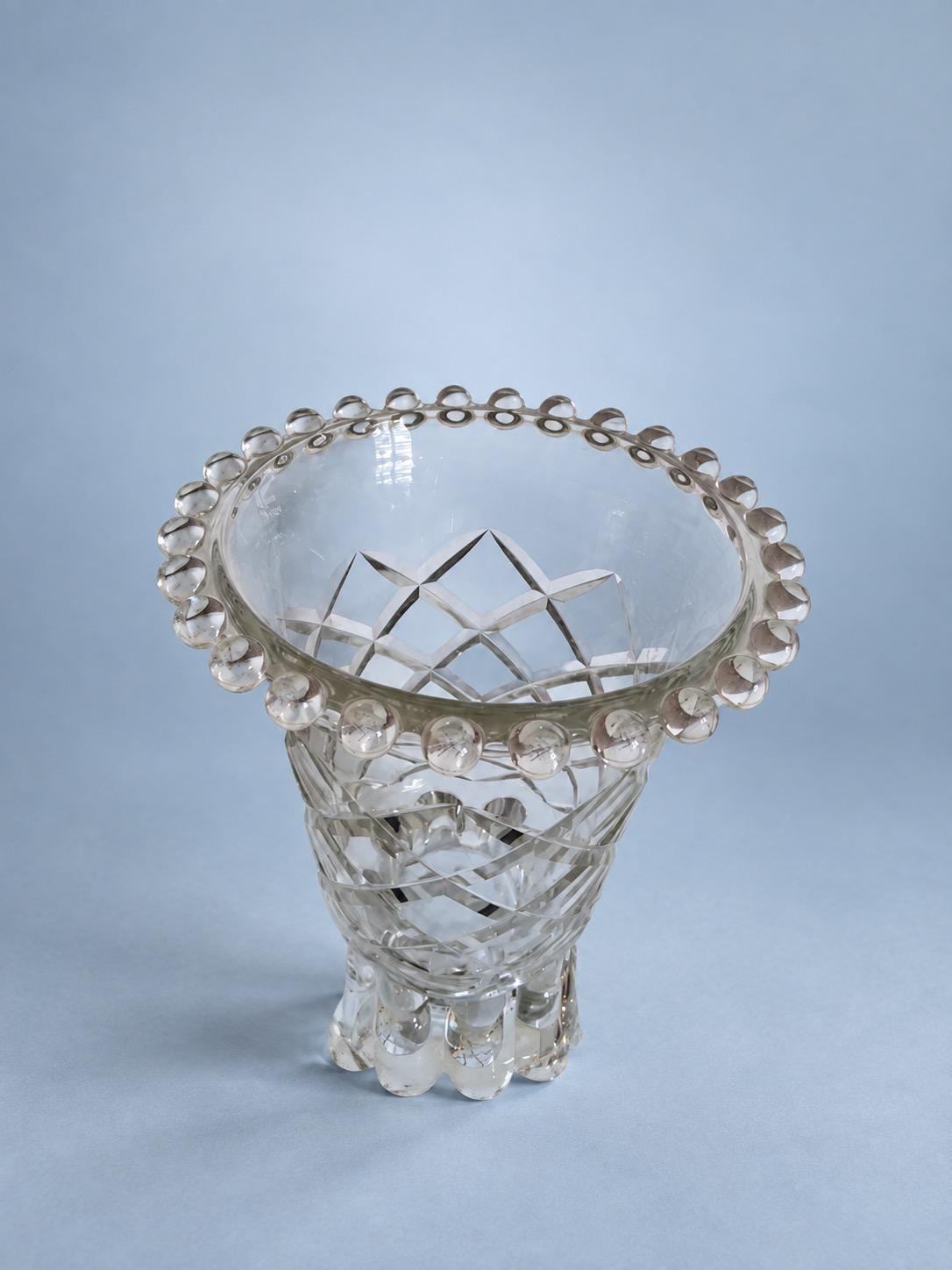 Vintage Clear Cut Crystal Vase with Beaded Scalloped Rim, Crosscut Geometric Trumpet Shape and Faceted Base, 19.5 cm