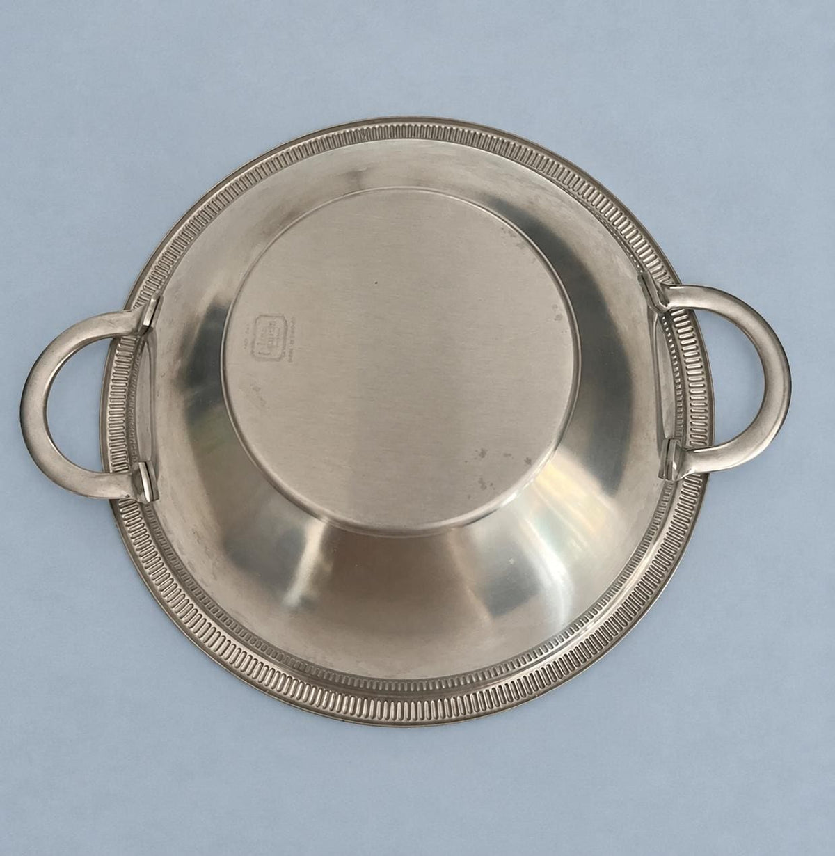 Stainless Steel Salad Bowl with Twin Handles and Reeded Rim, 26 cm Mirror-Polished Serving Bowl, Classic Tableware