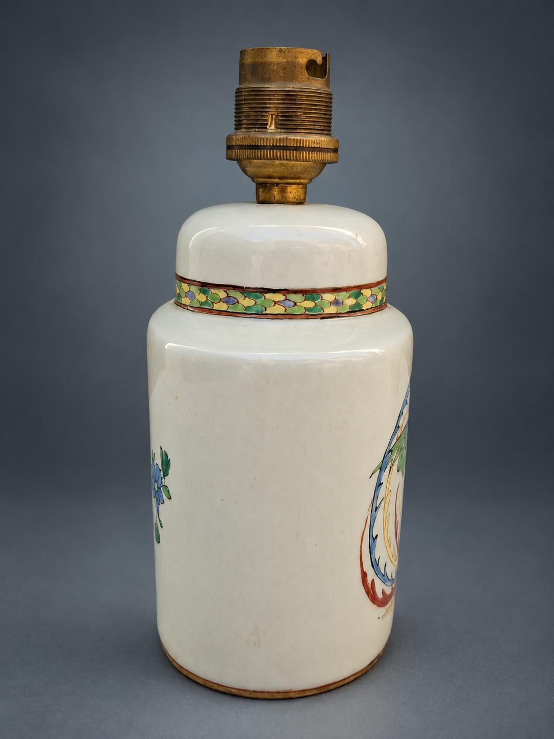 Pair of Small Chinoiserie Style Ceramic Lamps, Painted Phoenix Pair Decoration, Tea Caddy Form, Brass-Tone Fittings