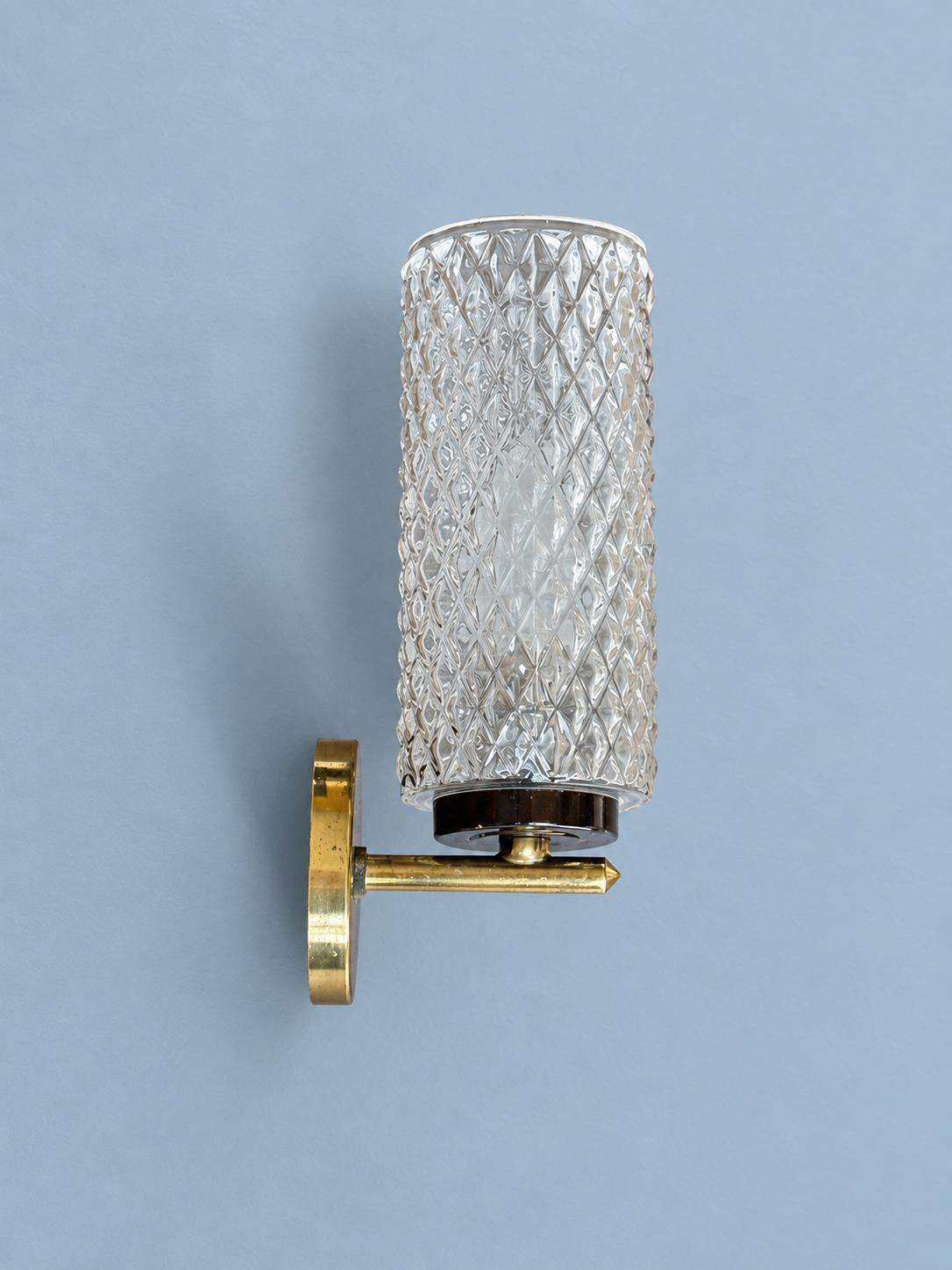 Vintage Mid-Century Wall Sconce, Brass-Tone Metal with Clear Diamond-Pattern Glass Shade, 20.5 cm
