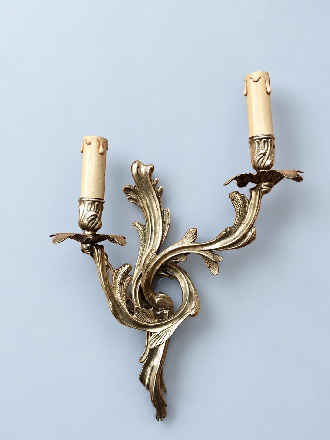Vintage Louis XV Rocaille Style Wall Sconce, Attributed Mid-20th Century, Gilt Metal Acanthus Scrolls, Two Candle Lights, 35 cm