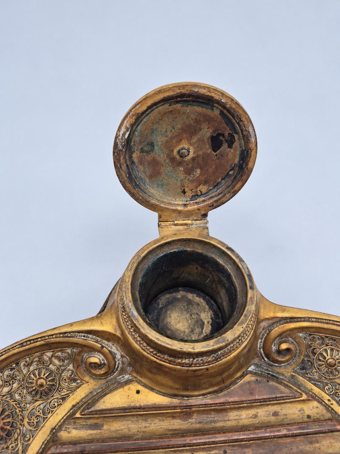 Vintage Art Nouveau Jugendstil Desk Inkwell, Gilt Metal Pen Tray with Filigree-Pattern Panels and Domed Lid, 20 cm