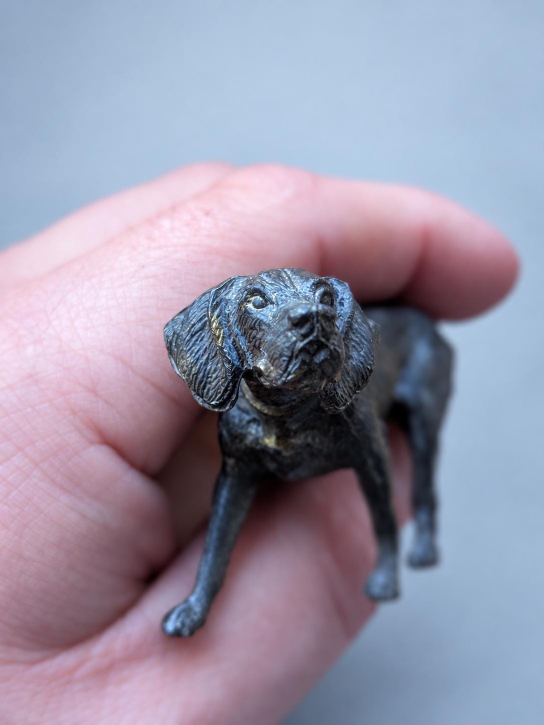 Vintage Miniature Pointer Dog Figure, Dark Patinated Metal Hunting Dog in Mid-Stride, Attributed 19th Century, 9.5 cm