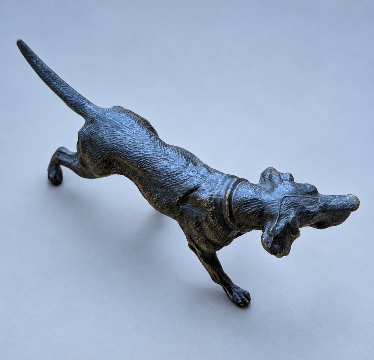 Vintage Miniature Pointer Dog Figure, Dark Patinated Metal Hunting Dog in Mid-Stride, Attributed 19th Century, 9.5 cm