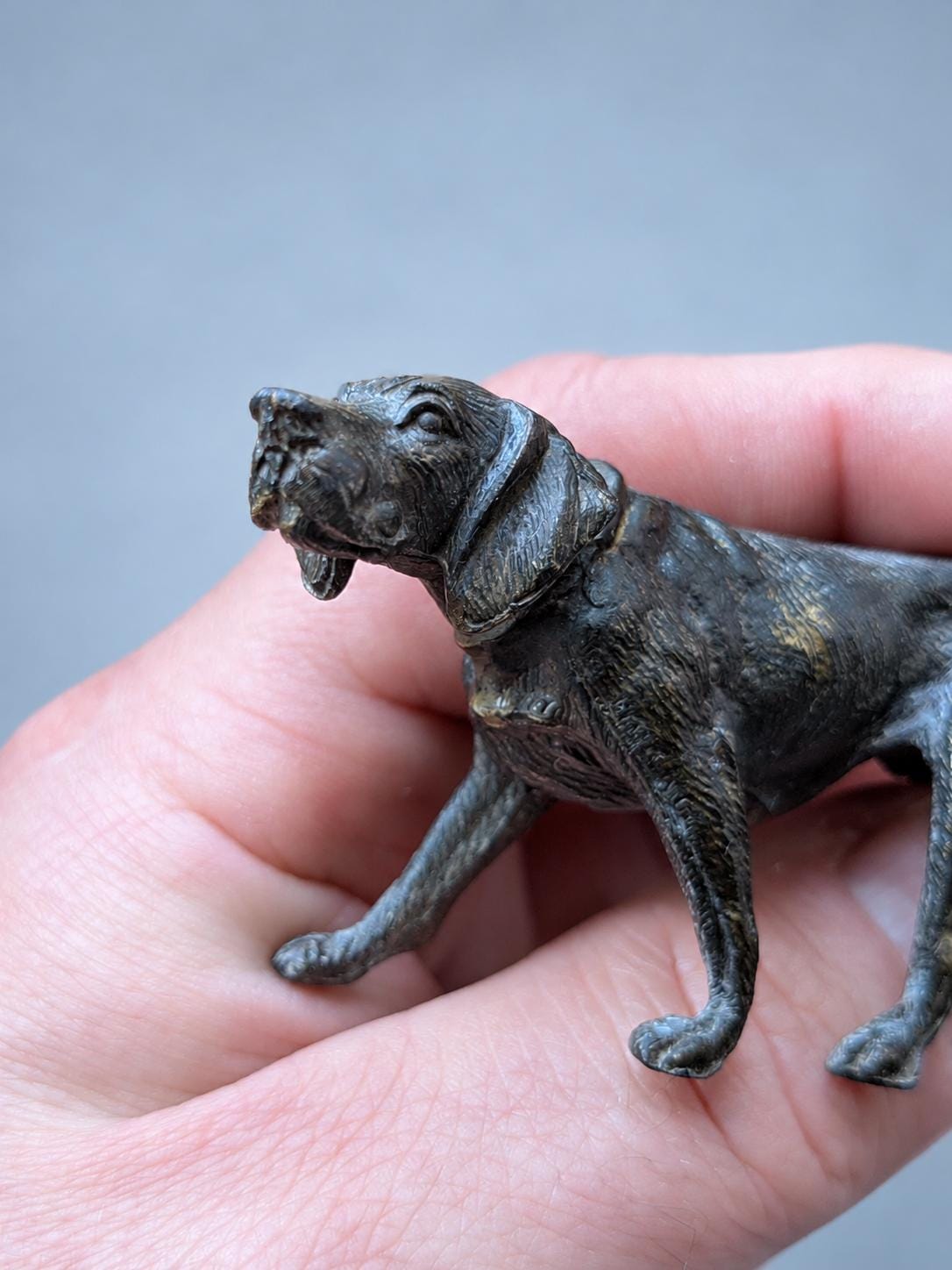 Vintage Miniature Pointer Dog Figure, Dark Patinated Metal Hunting Dog in Mid-Stride, Attributed 19th Century, 9.5 cm