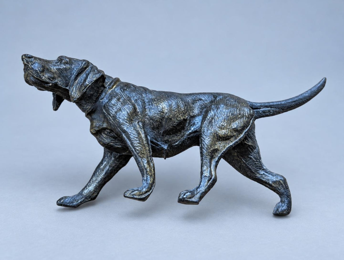 Vintage Miniature Pointer Dog Figure, Dark Patinated Metal Hunting Dog in Mid-Stride, Attributed 19th Century, 9.5 cm