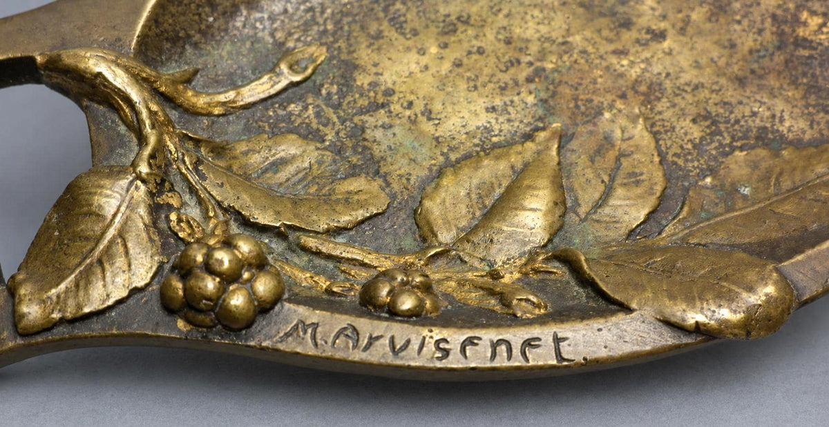 Vintage Art Nouveau Style Vide-Poche Signed M. Arvisenet, Patinated Metal Dish with Blackberry Branch Relief, 12.5 cm