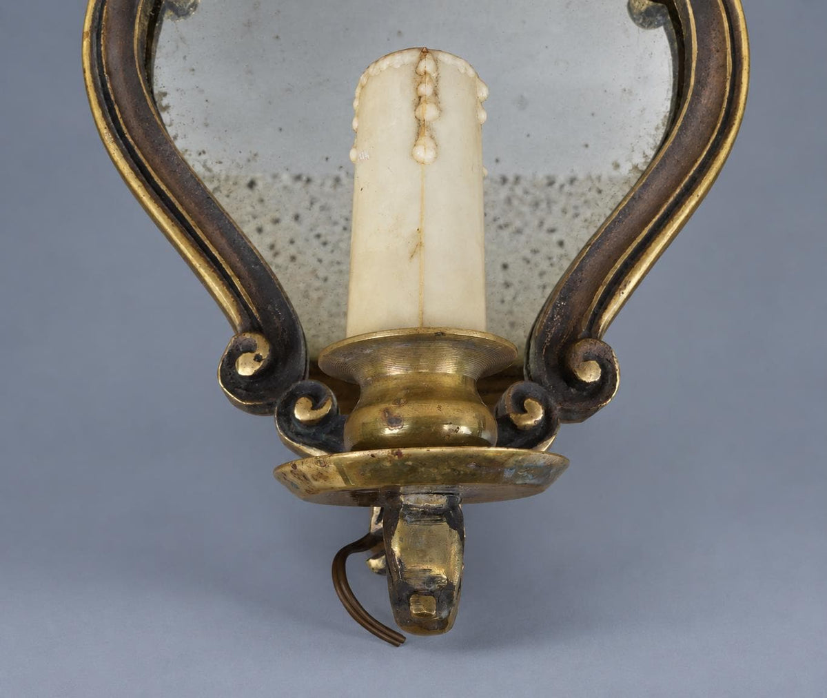Vintage Pair of Single-Light Mirror Wall Sconces, Cartouche-Shaped Mirrors in Two-Tone Metal Frames with Palmette Crests, 29 cm