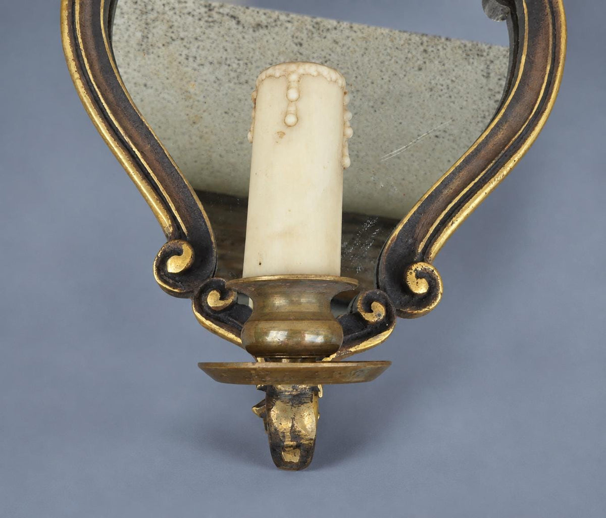 Vintage Pair of Single-Light Mirror Wall Sconces, Cartouche-Shaped Mirrors in Two-Tone Metal Frames with Palmette Crests, 29 cm