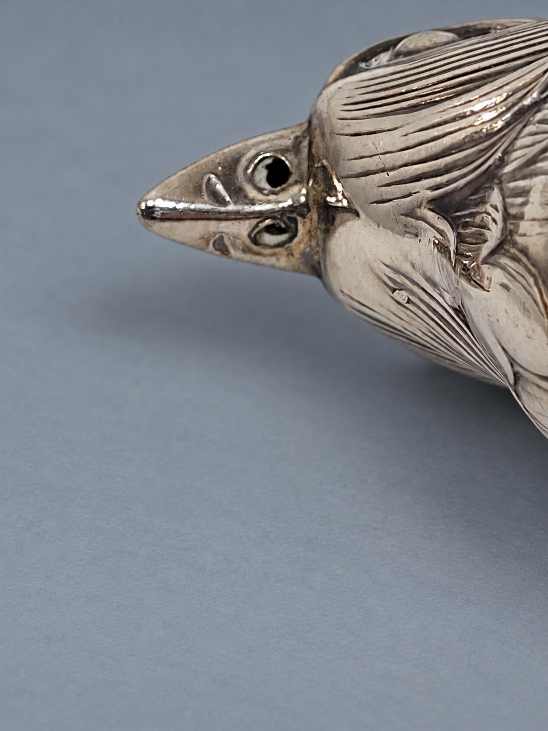 Vintage Figural Bird Salt or Pepper Shaker, Silver-Tone Metal with Finely Chased-Look Feathers, Small Table Sculpture, 7 cm
