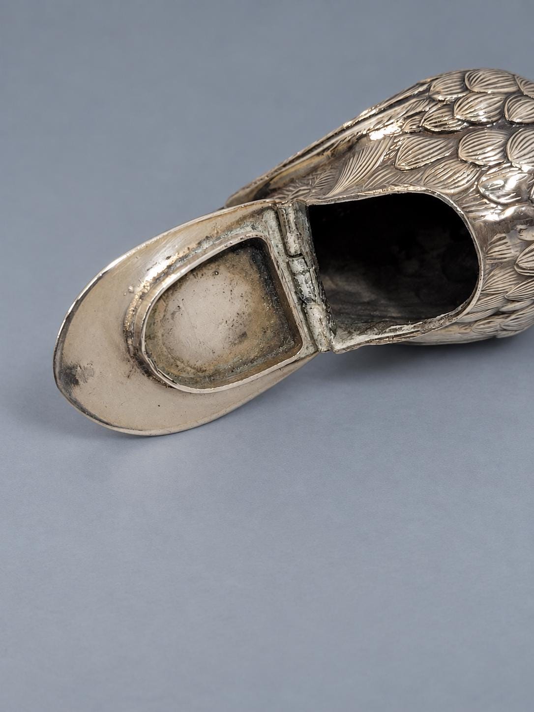 Vintage Figural Bird Salt or Pepper Shaker, Silver-Tone Metal with Finely Chased-Look Feathers, Small Table Sculpture, 7 cm