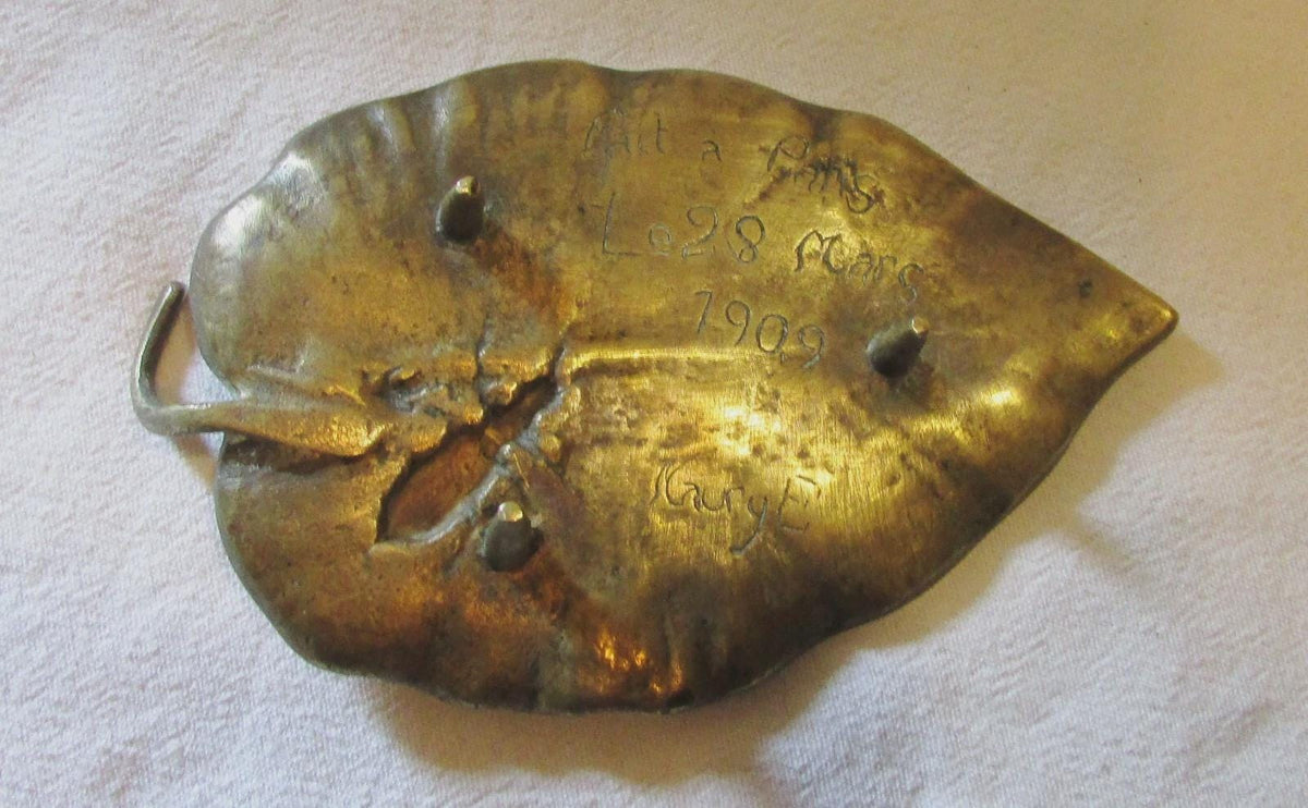 Vintage Art Nouveau Leaf Vide-Poche with Insects in Relief, Attributed 1909, Gilt Metal Dish with Curled Stem, 13 cm