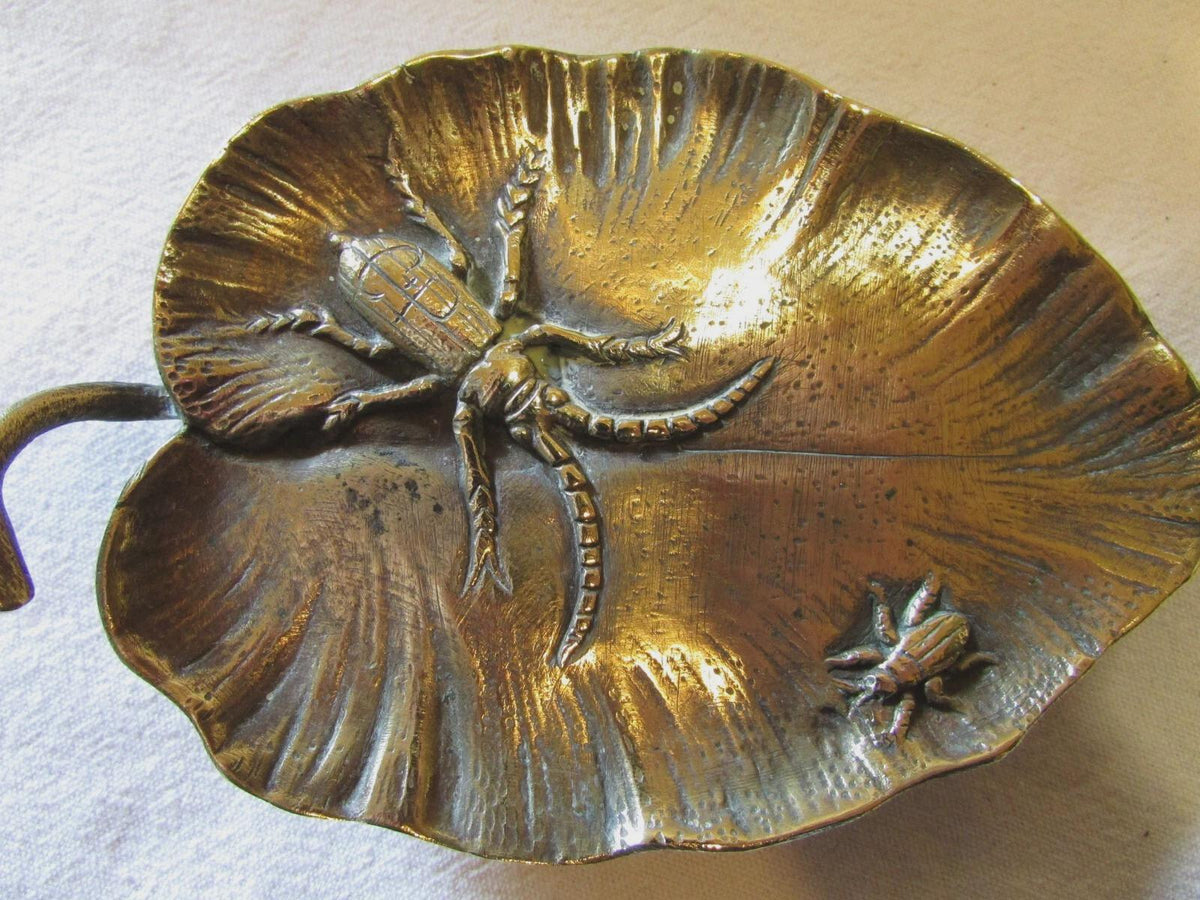 Vintage Art Nouveau Leaf Vide-Poche with Insects in Relief, Attributed 1909, Gilt Metal Dish with Curled Stem, 13 cm