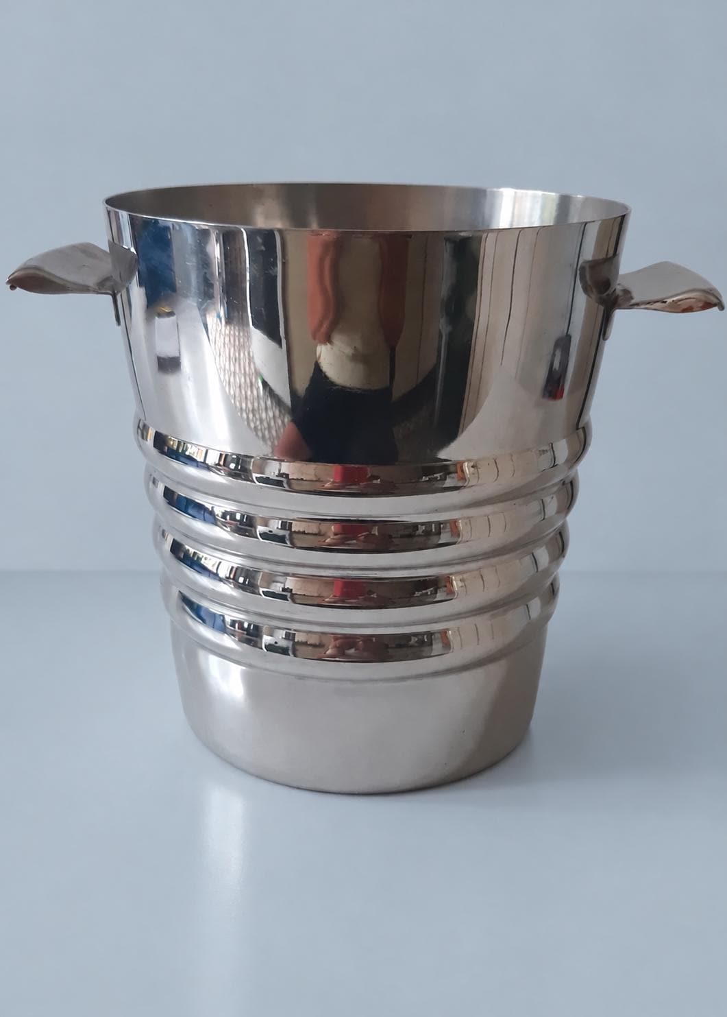 Vintage Art Deco Style Champagne and Wine Cooler, Chrome-Finish Ribbed Ice Bucket with Twin Handles, 20 cm