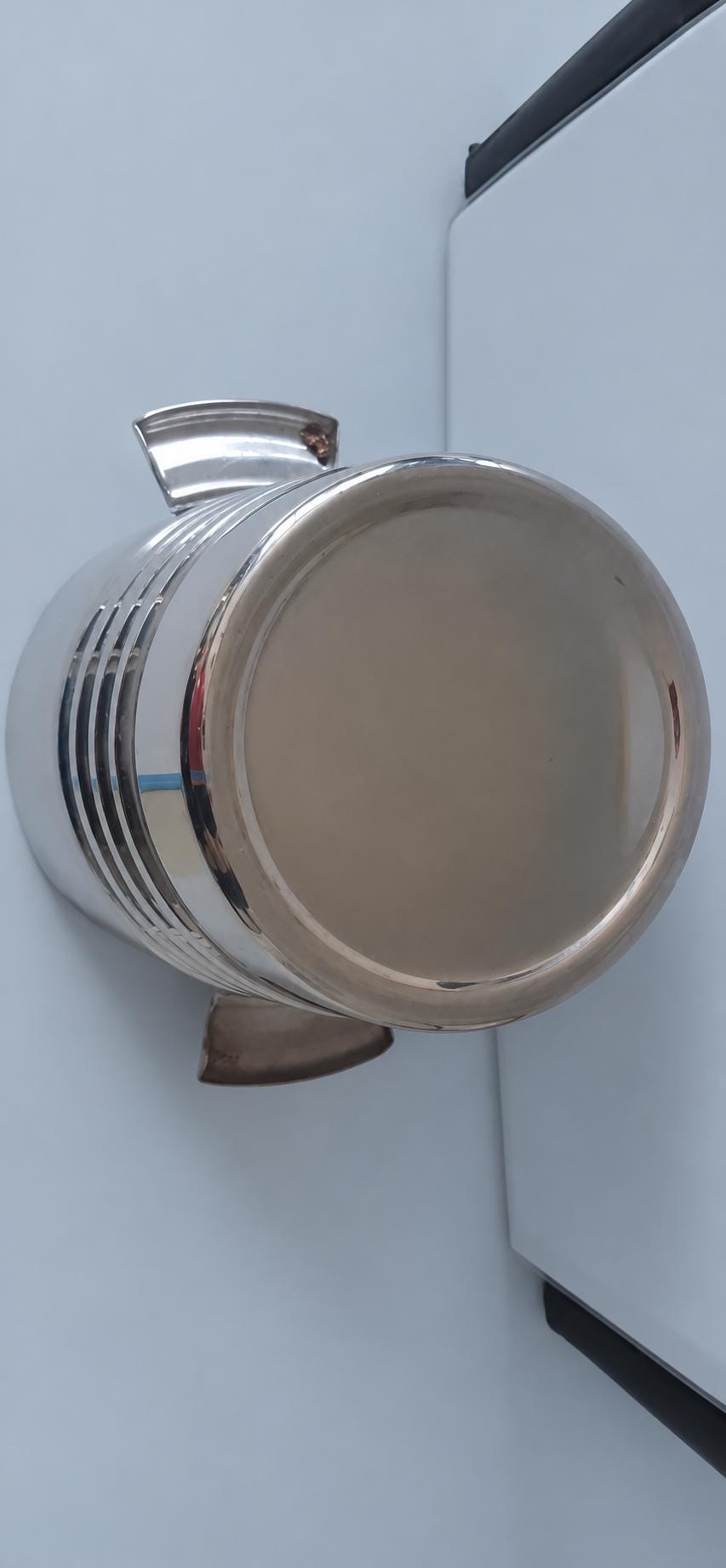 Vintage Art Deco Style Champagne and Wine Cooler, Chrome-Finish Ribbed Ice Bucket with Twin Handles, 20 cm