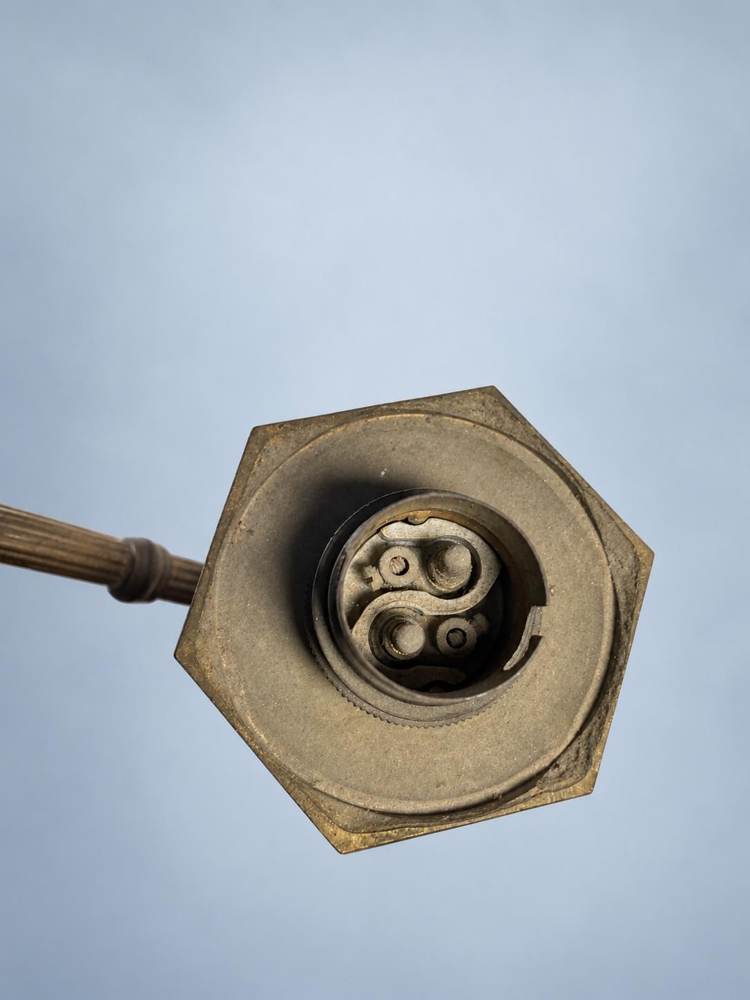 Vintage Single Louis XVI Style Brass-Tone Two-Arm Wall Sconce with Ribbon Bow and Ceramic Medallion after Fragonard