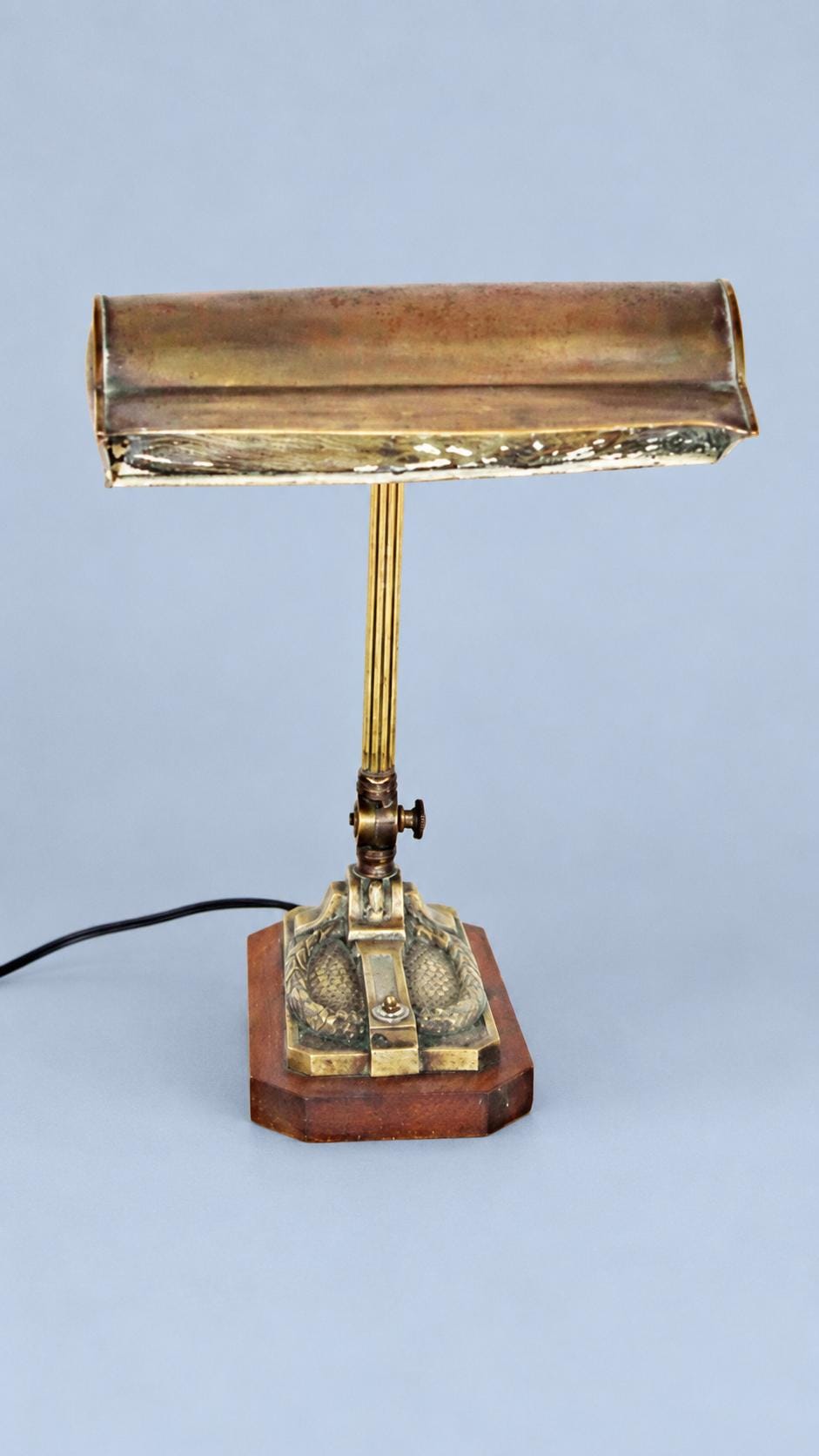 Vintage Banker's Desk Lamp, Attributed 1930s–40s, Brass-Tone Metal Hood and Reeded Arm on Wooden Base, 35 cm