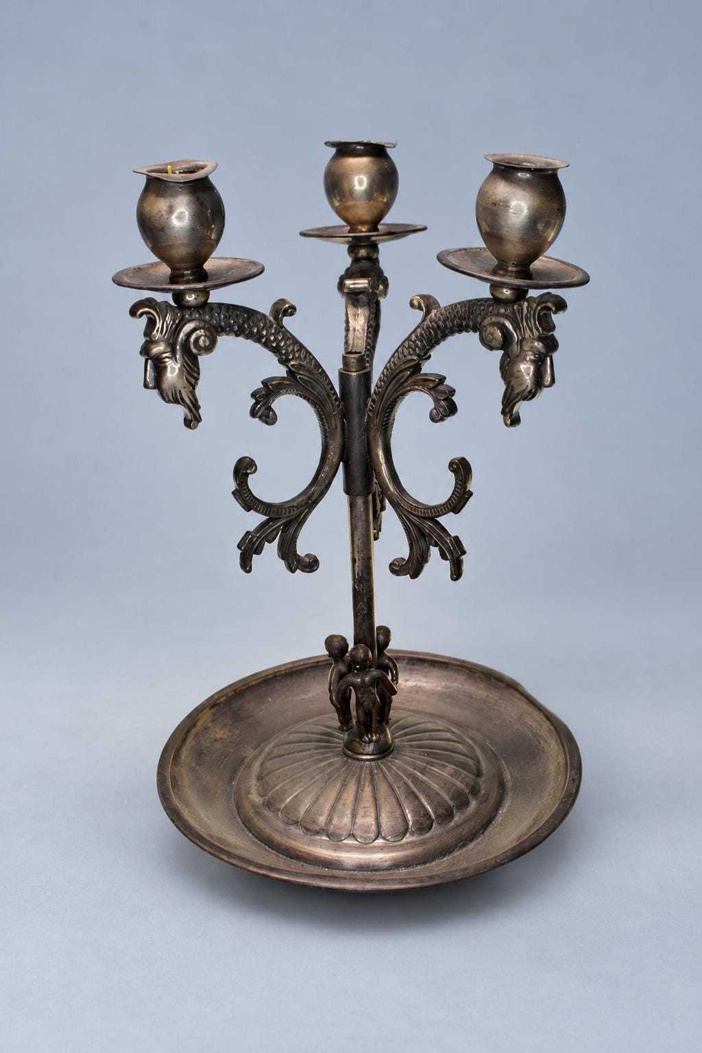 Vintage Three-Light Candelabrum Table Lamp, Silver-Tone Metal with Ram’s Head Scroll Arms, Faceted Glass Centre Spike, Gadrooned Dish Base