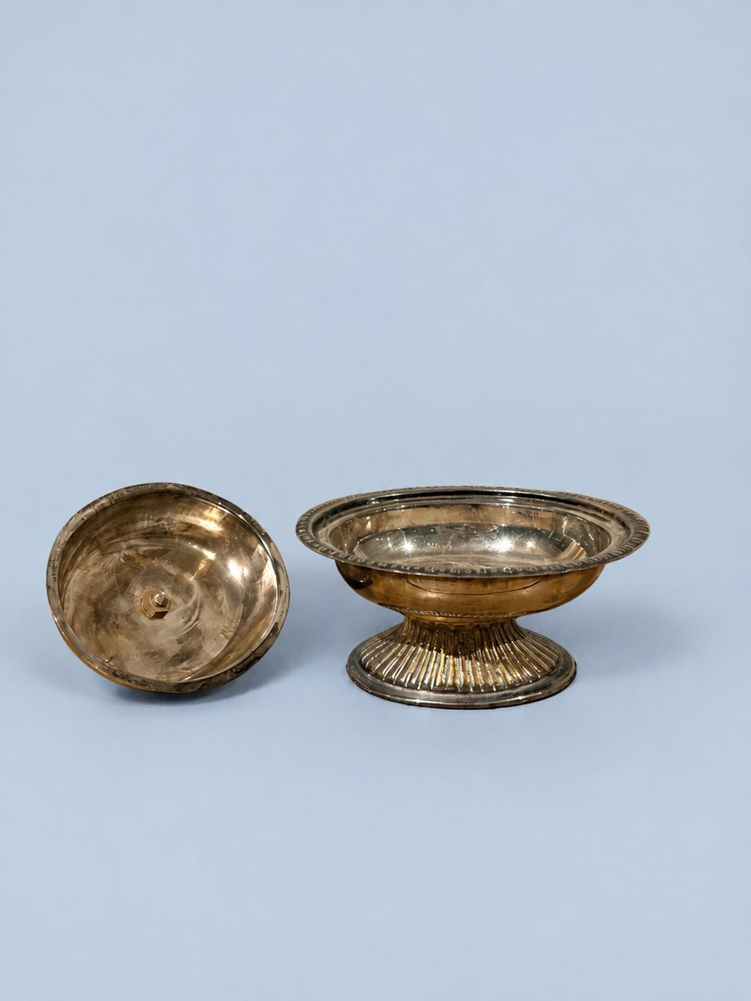 Vintage Lidded Bowl, Attributed 1920s–30s, Gold-Tone Metal with Pine-Cone Finial and Fluted Silver-Tone Foot, 21.5 cm