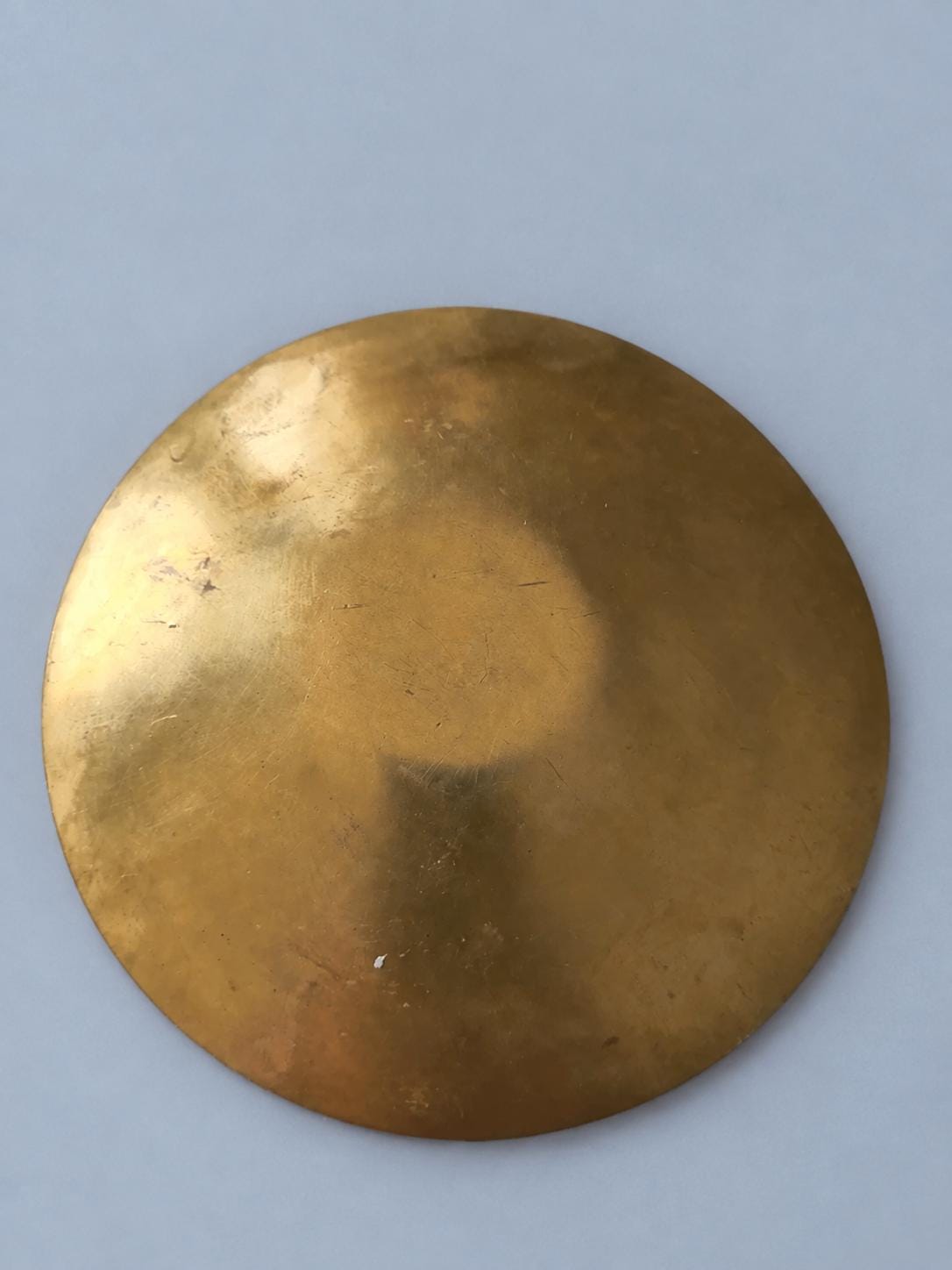 Vintage Brass Vide-Poche Dish with Wave and Sun Relief, Modernist Abstract Seascape Catchall, Cross Emblem, 14 cm