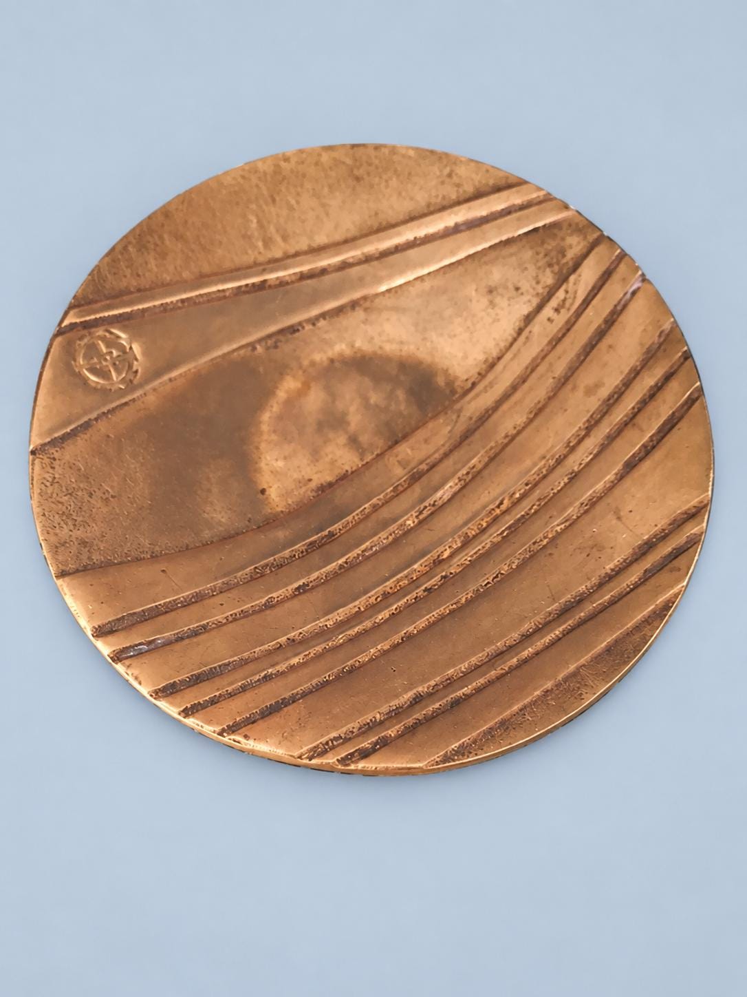 Vintage Brass Vide-Poche Dish with Wave and Sun Relief, Modernist Abstract Seascape Catchall, Cross Emblem, 14 cm
