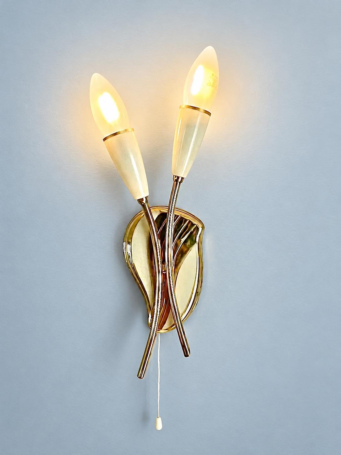 Vintage Double Wall Sconce, Attributed 1950s–60s, Gilt Metal with Crossed Arms and Ivory Lacquered Cone Shades, 25 cm