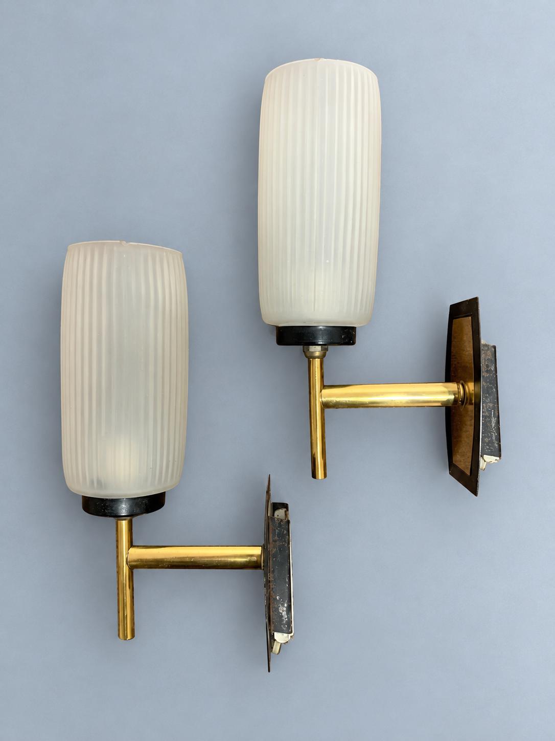 Vintage Pair of Mid-Century Wall Sconces, Brass and Black Metal with Frosted Ribbed Glass Shades, 24 cm
