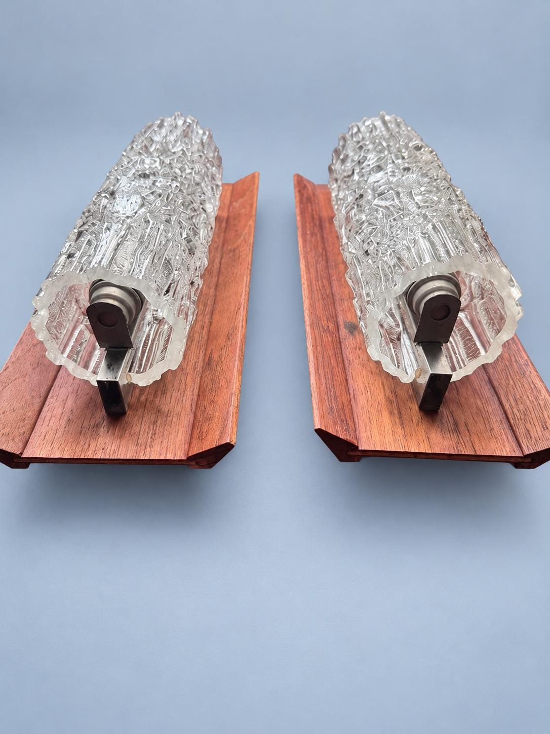 Vintage Pair of Wood and Bark Glass Wall Sconces, Attributed 1960s–70s, Brutalist Mid-Century Style, 28 cm