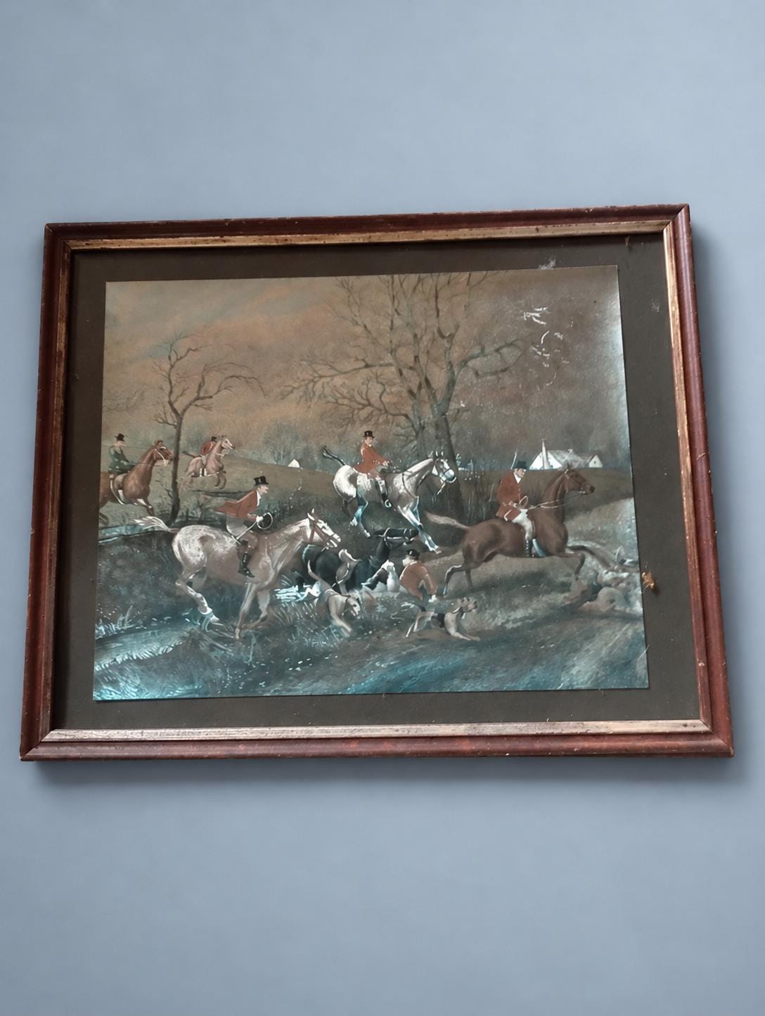 Vintage Framed Hunting Scene Picture, Riders in Red Coats with Hounds Jumping a Hedge, English Sporting Art Style, 32 × 26 cm