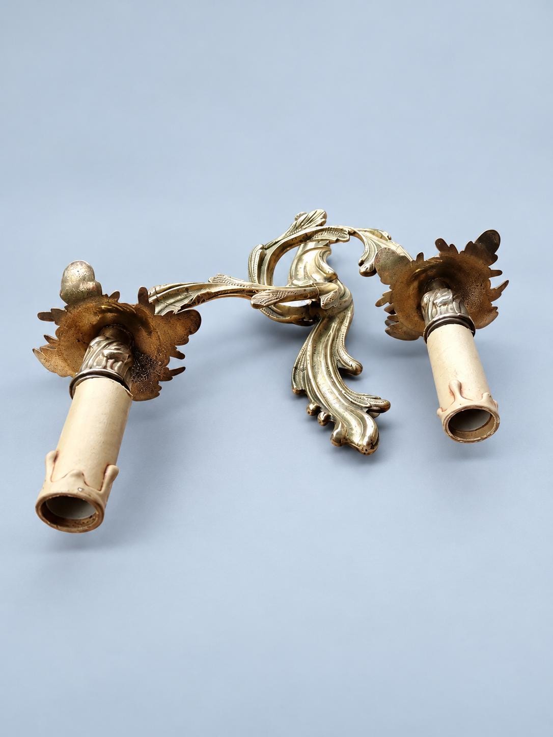 Vintage Louis XV Rocaille Style Wall Sconce, Attributed Mid-20th Century, Gilt Metal Acanthus Scrolls, Two Candle Lights, 35 cm