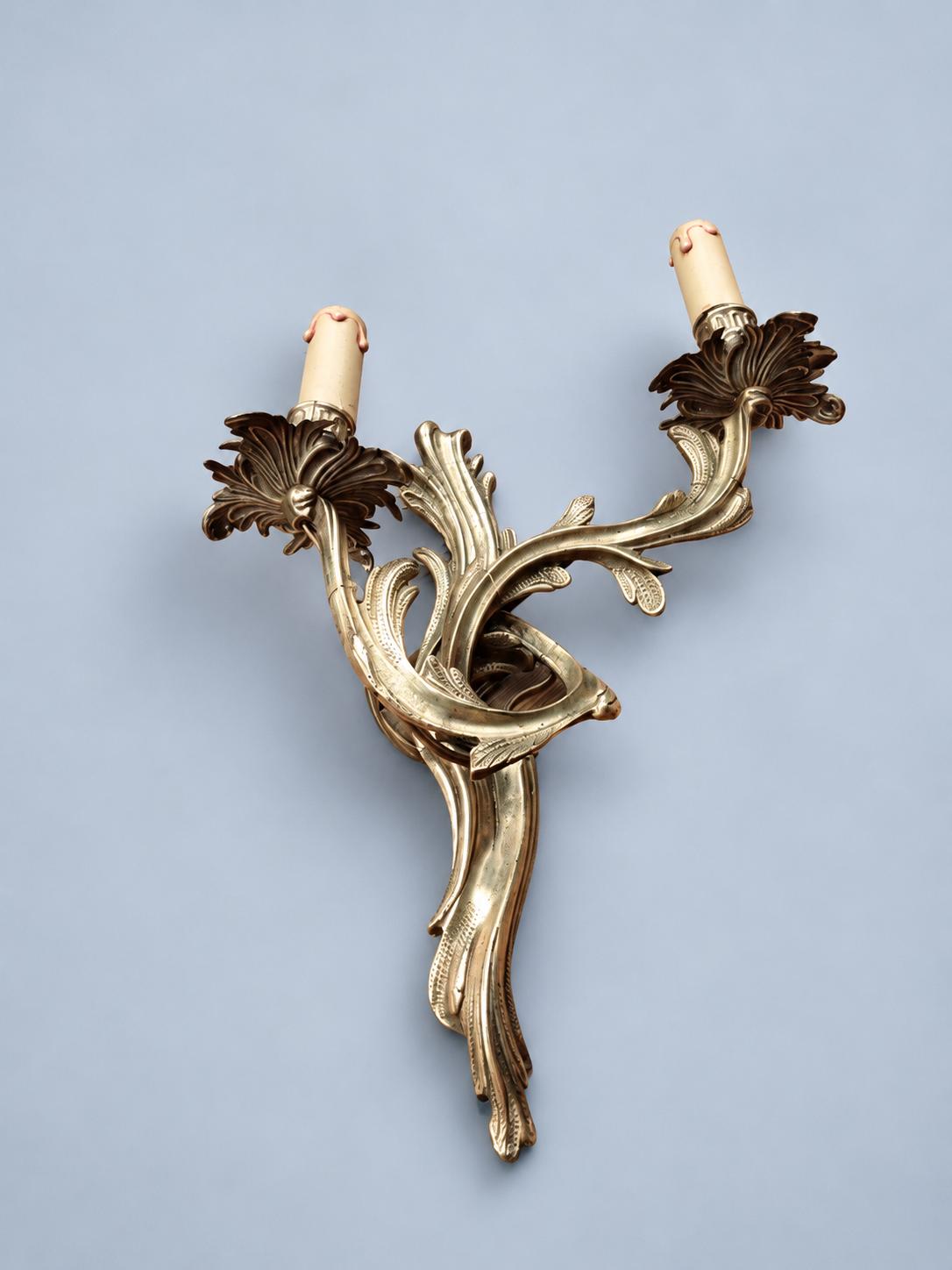 Vintage Louis XV Rocaille Style Wall Sconce, Attributed Mid-20th Century, Gilt Metal Acanthus Scrolls, Two Candle Lights, 35 cm