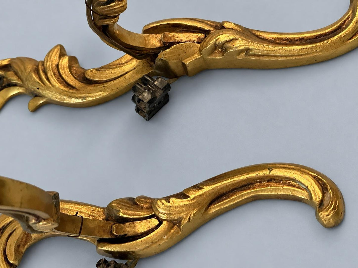 Vintage Pair of Louis XV Style Single-Light Wall Sconces, Gilt Metal Leafy Scroll Backplates with Fluted Bobèches, 22 cm