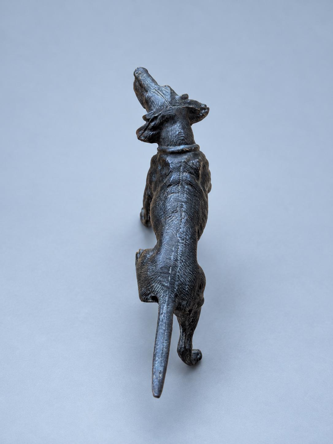 Vintage Miniature Pointer Dog Figure, Dark Patinated Metal Hunting Dog in Mid-Stride, Attributed 19th Century, 9.5 cm
