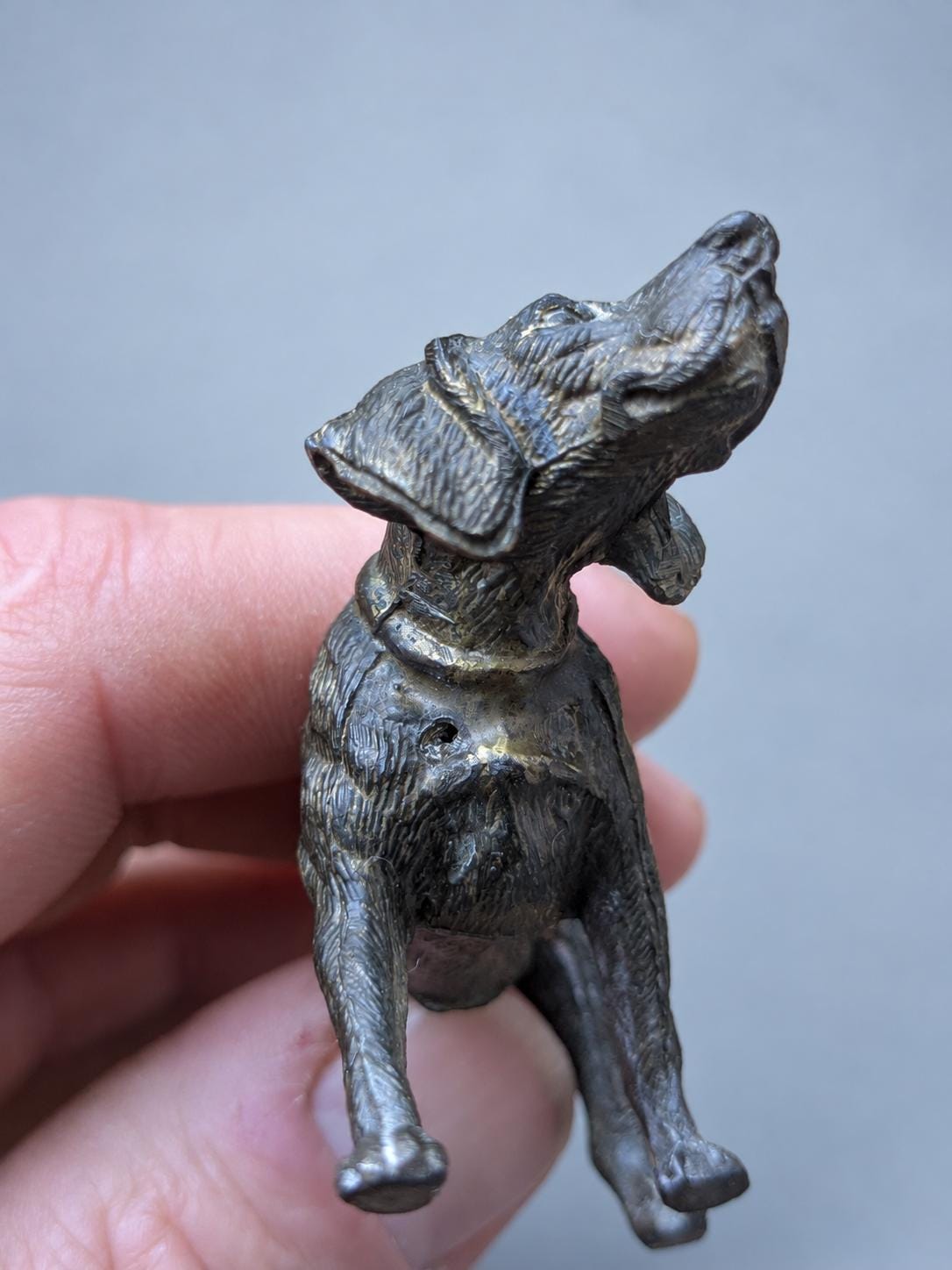 Vintage Miniature Pointer Dog Figure, Dark Patinated Metal Hunting Dog in Mid-Stride, Attributed 19th Century, 9.5 cm