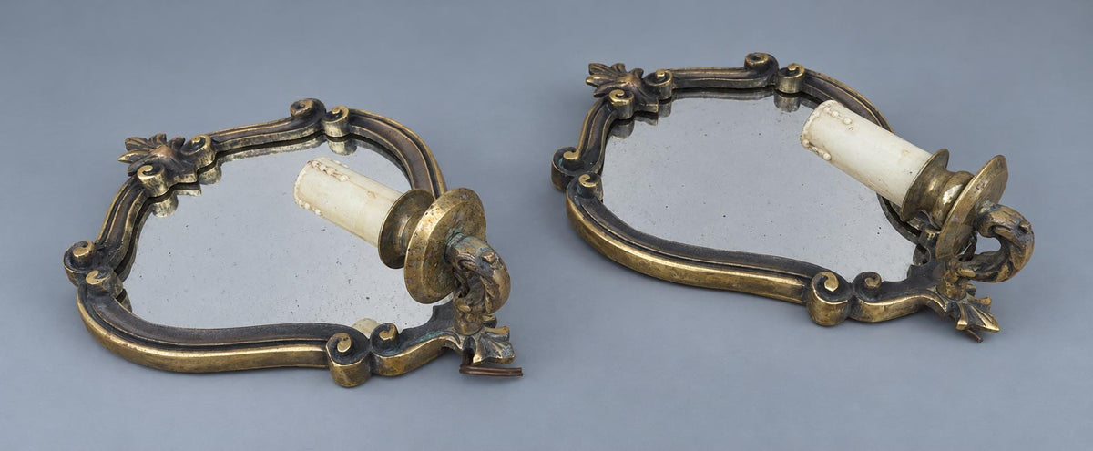 Vintage Pair of Single-Light Mirror Wall Sconces, Cartouche-Shaped Mirrors in Two-Tone Metal Frames with Palmette Crests, 29 cm